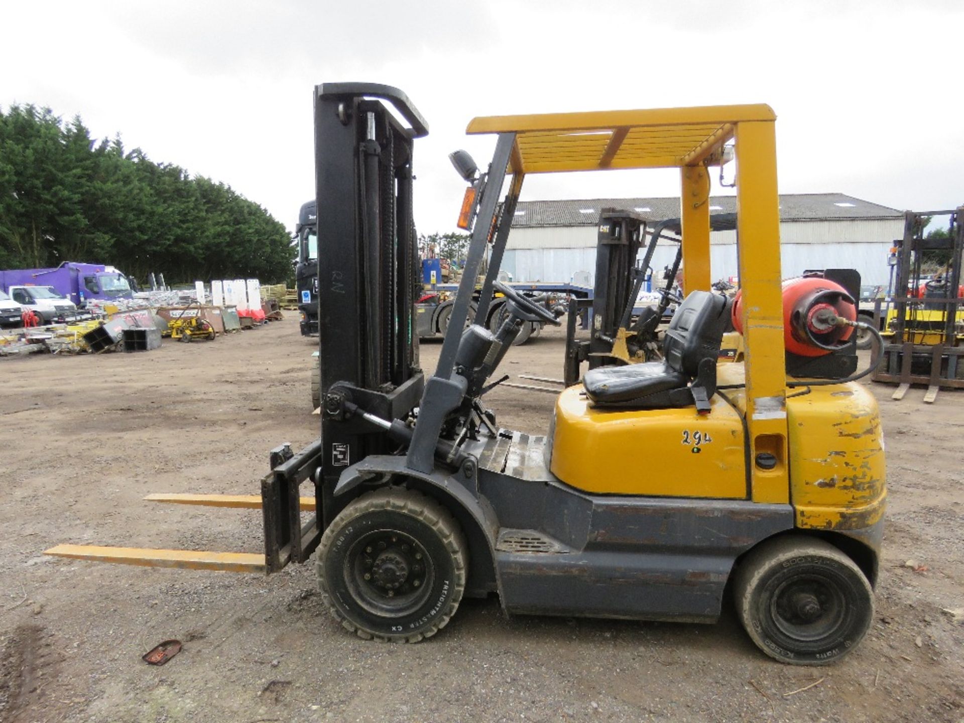 TCM FG20NST 2TONNE GAS POWERED FORKLIFT TRUCK, 8551REC HRS. 2.2M CLOSED MAST HEIGHT APPROX. WHEN TES - Image 5 of 12