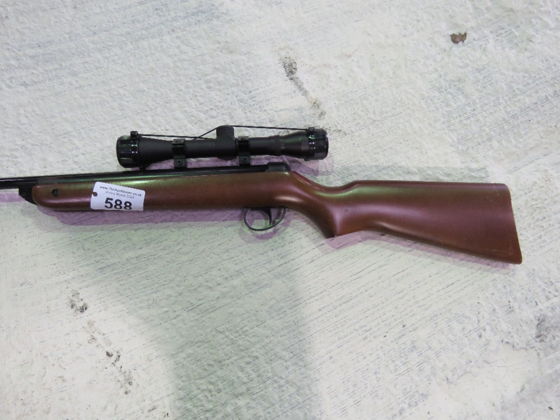 AIR RIFLE WITH TELESCOPIC SIGHT. THIS LOT IS SOLD UNDER THE AUCTIONEERS MARGIN SCHEME, THEREFORE - Image 2 of 5