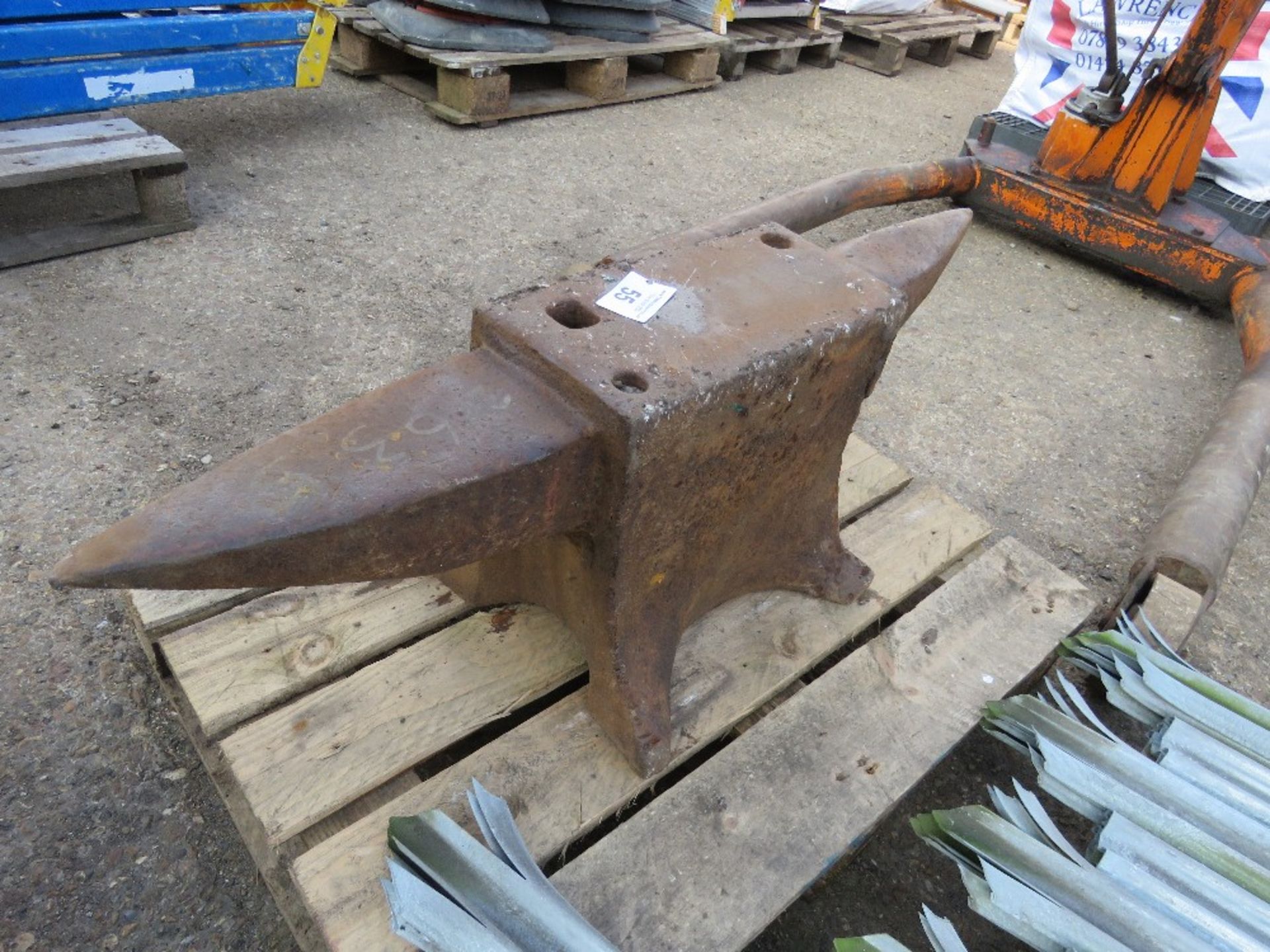 DOUBLE ENDED BLACKSMITH'S ANVIL 87CM TOTAL WIDTH APPROX. - Image 3 of 4