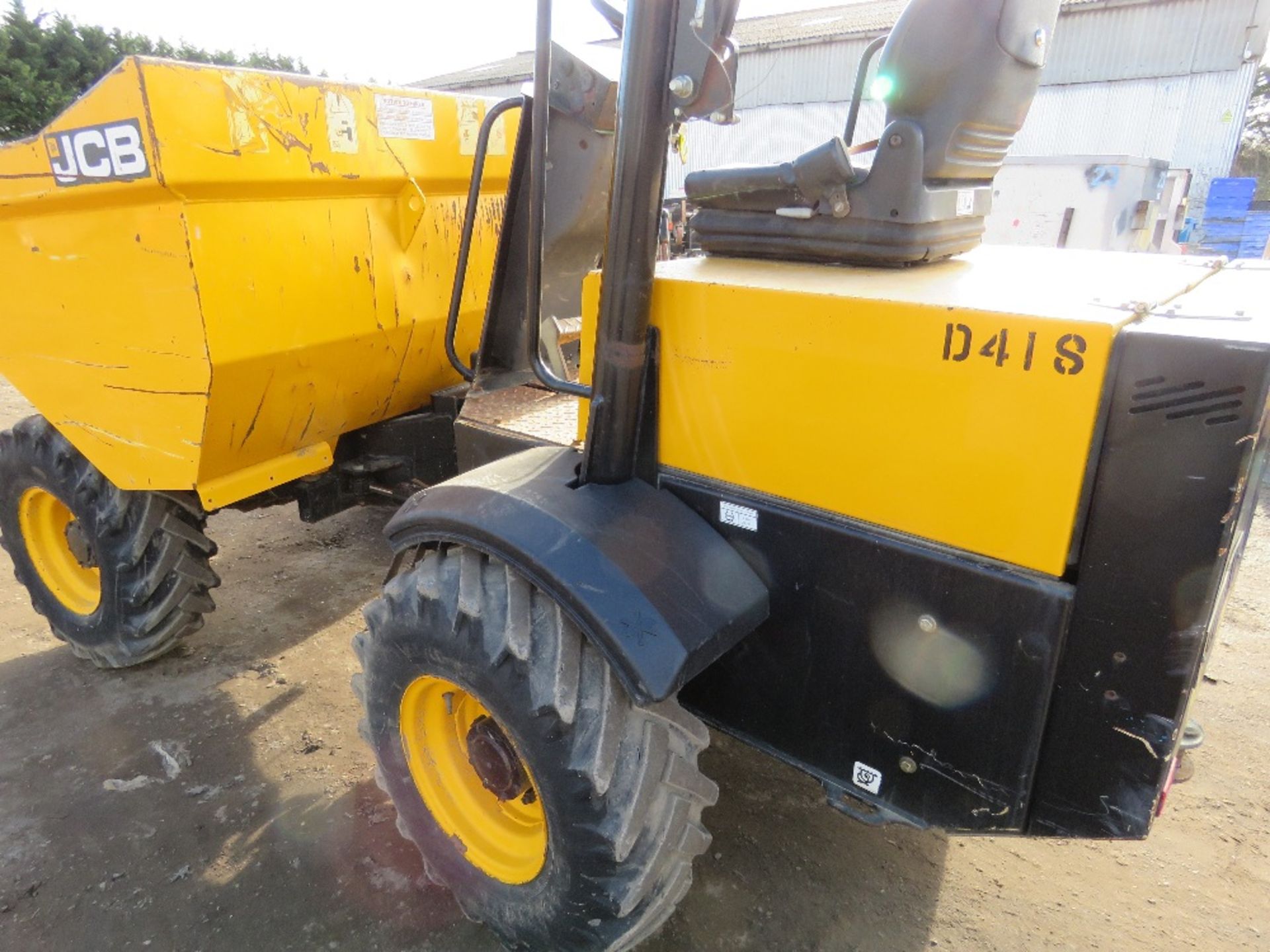 JCB 3 TONNE STRAIGHT TIP DUMPER YEAR 2017. 1321 REC HRS REG:RE17 LXK. WITH V5 AVAILABLE. PN:418. DI - Image 4 of 9