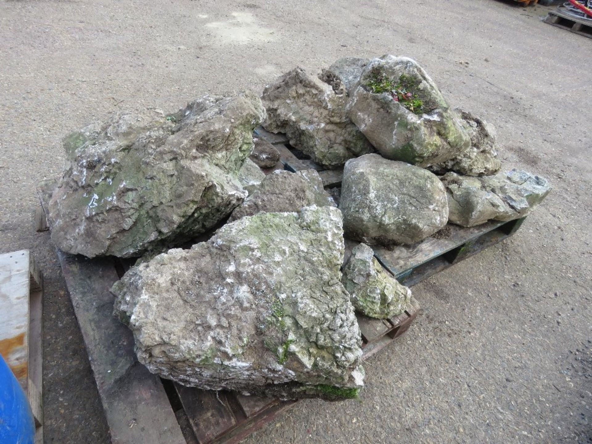 2 X PALLETS OF LARGE ROCKERY DECORATIVE STONES.....THIS LOT IS SOLD UNDER THE AUCTIONEERS MARGIN SCH - Bild 7 aus 7