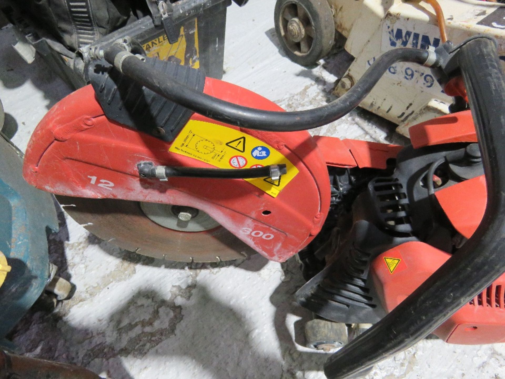 HILTI DSH700 PETROL ENGINED CUT OFF SAW WITH BLADE. SOURCED FROM LOCAL DEPOT CLOSURE. - Image 4 of 4