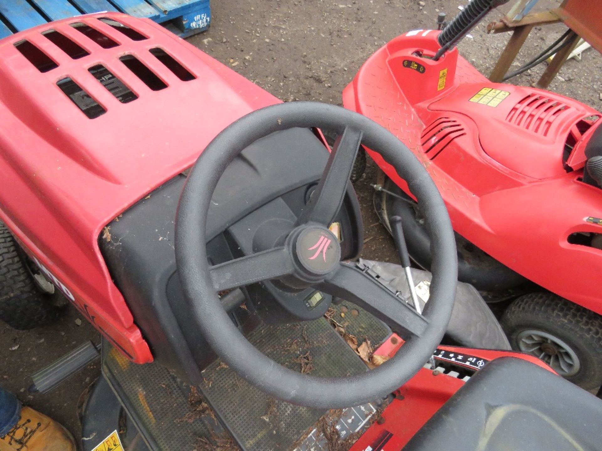 MTD RIDE ON MOWER....THIS LOT IS SOLD UNDER THE AUCTIONEERS MARGIN SCHEME, THEREFORE NO VAT WILL BE - Image 3 of 4