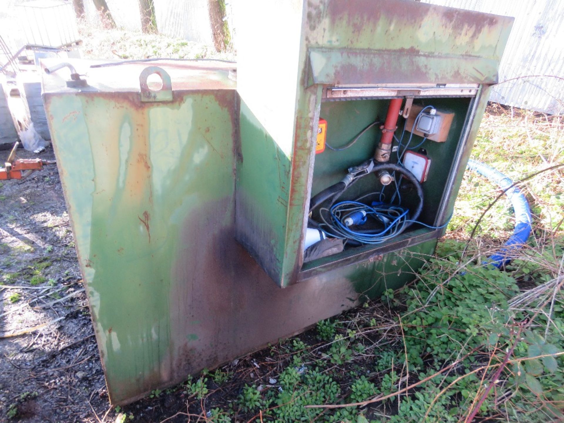 DIESEL TANK, 5FT X 8FT APPROX. - Image 2 of 4