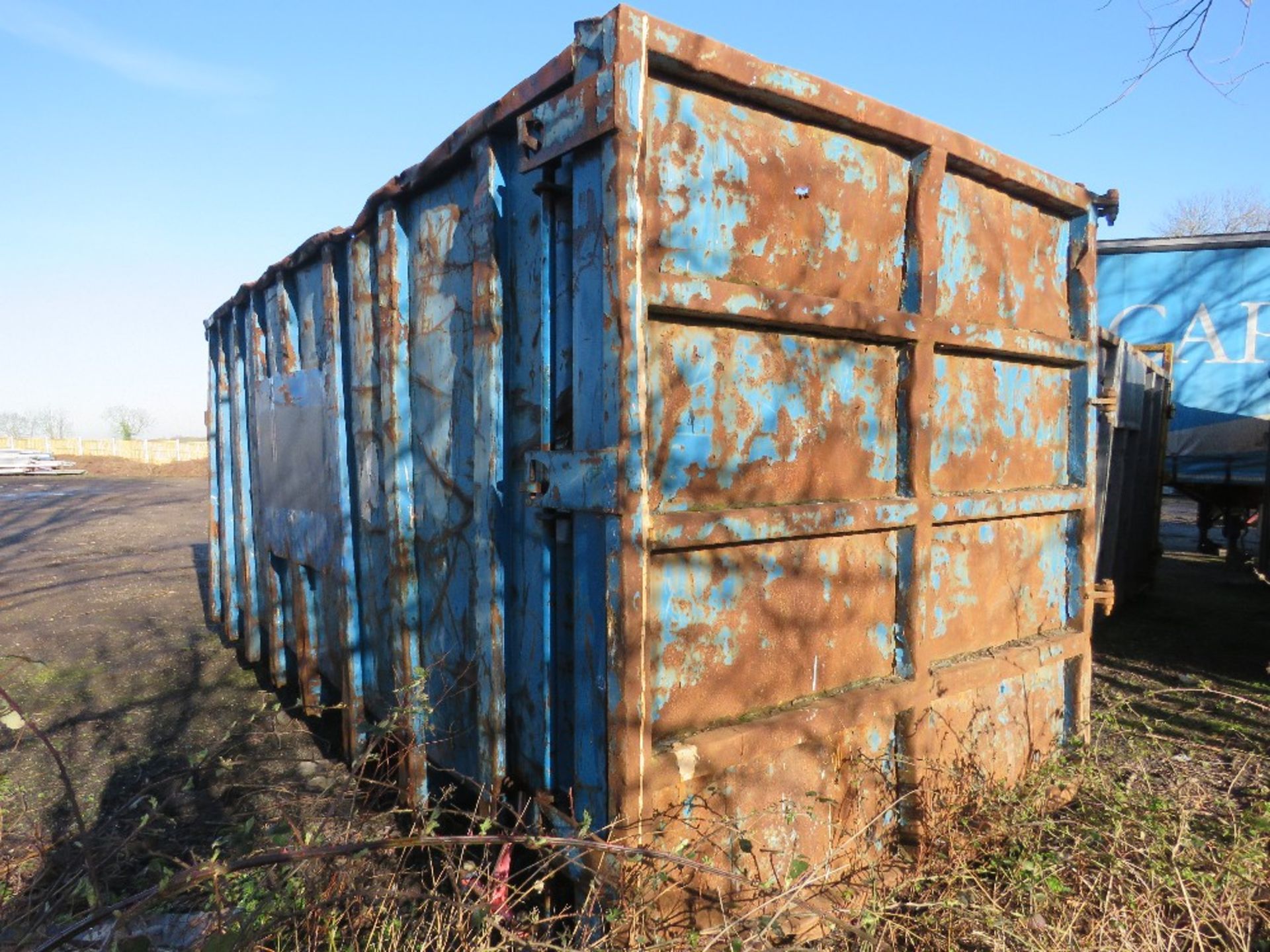 ROLLONOFF TYPE BIG HOOK 40 YARD WASTE BIN WITH FULL WIDTH REAR DOOR. DIRECT FROM LOCAL COMPANY. - Image 7 of 13