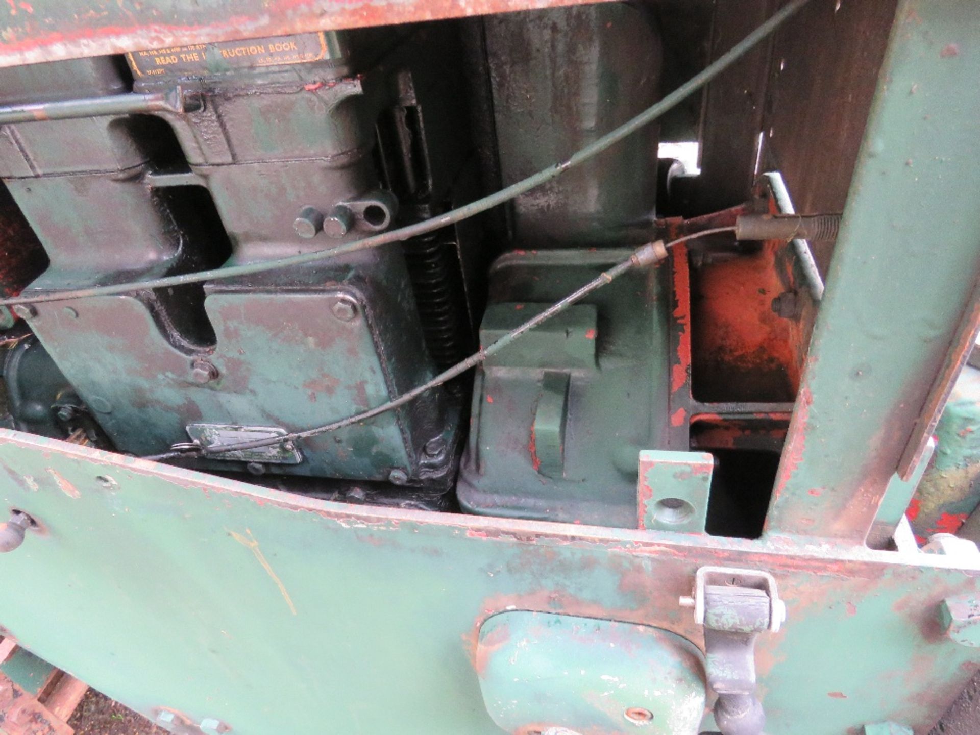 AVELING BARFORD VINTAGE 3 DRUM RIDE ON GREENS ROLLER. - Image 10 of 10