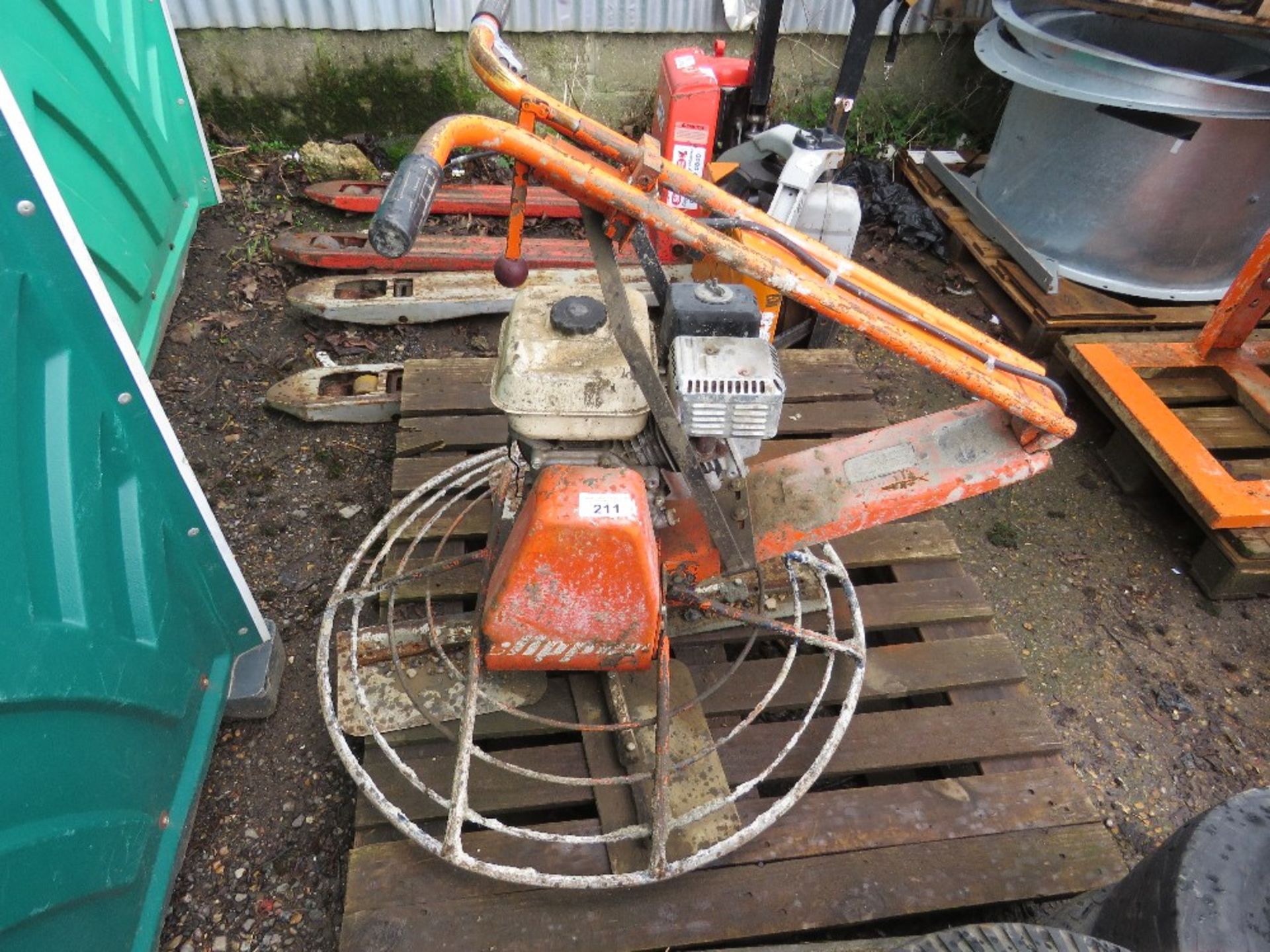 PETROL ENGINED POWER FLOAT. THIS LOT IS SOLD UNDER THE AUCTIONEERS MARGIN SCHEME, THEREFORE NO VA