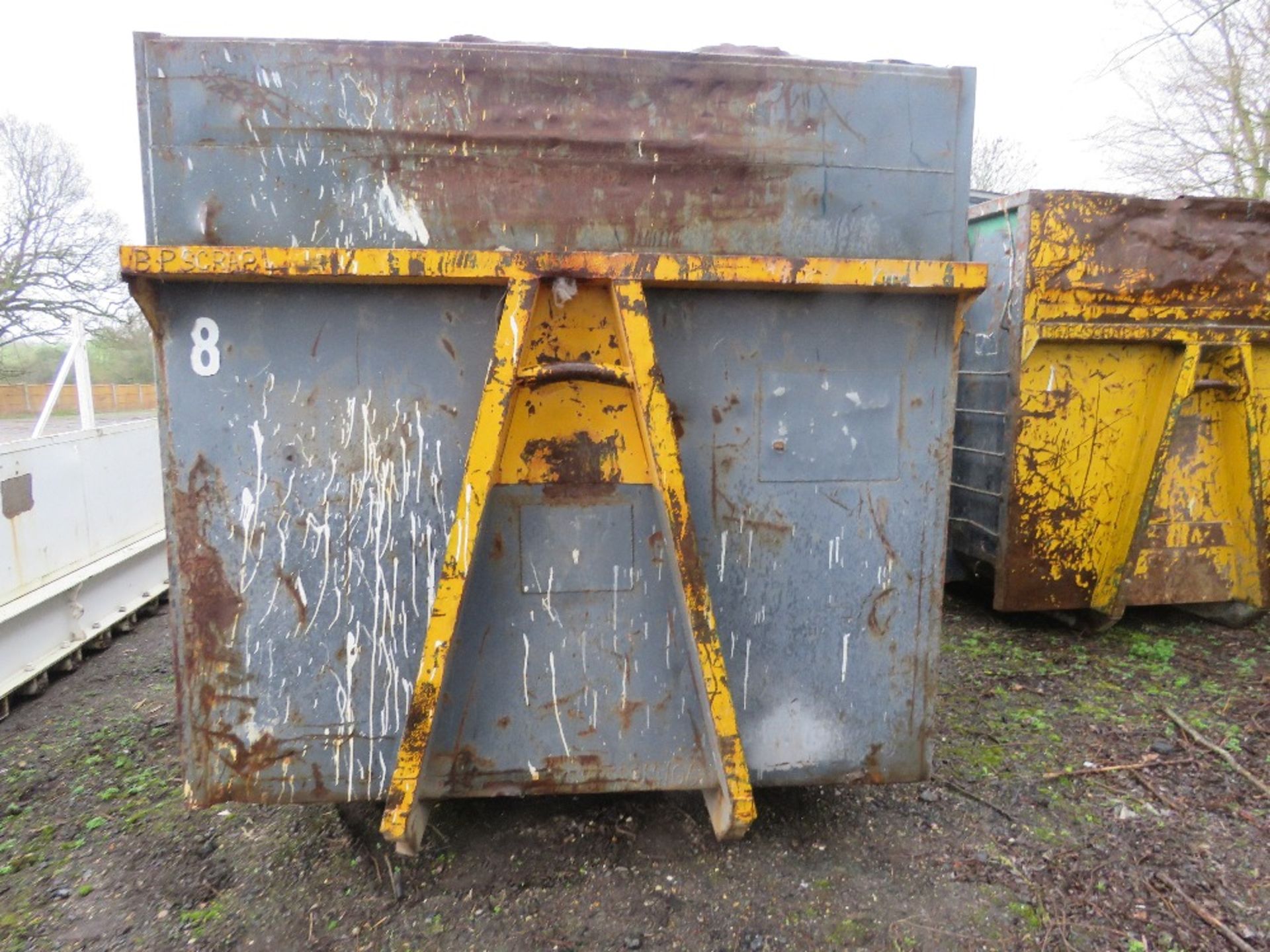 HOOK LOADER BIN, ROLLONOFF TYPE, 40YARD CAPACITY APPROX WITH FULL WIDTH REAR DOOR. DIRECT FROM LOCAL - Image 2 of 7