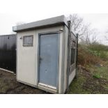 PORTAKABIN STYLE JACKLEGGED PORTABLE SITE OFFICE 8FT X 9FT APPROX.. SOURCED FROM COMPANY LIQUIDATION