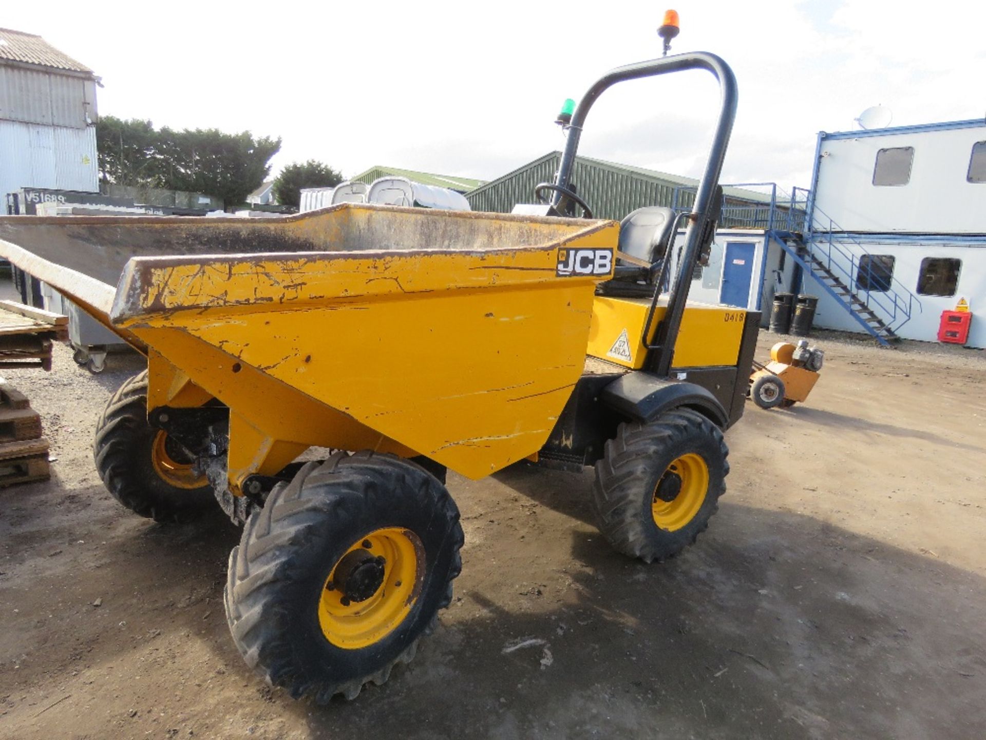 JCB 3 TONNE STRAIGHT TIP DUMPER YEAR 2017. 1321 REC HRS REG:RE17 LXK. WITH V5 AVAILABLE. PN:418. DI