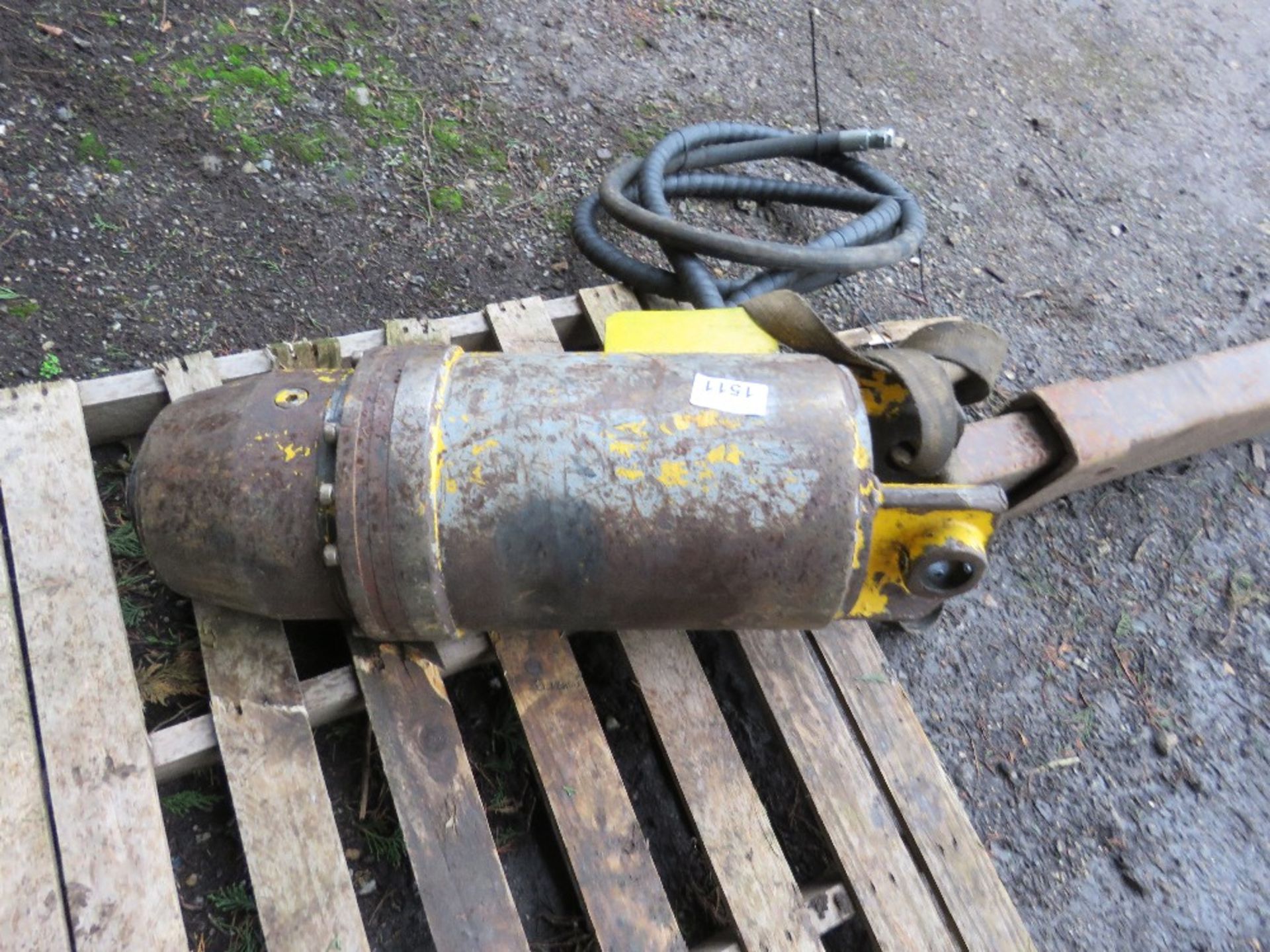 LARGE SIZED EXCAVATOR MOUNTED AUGER DRIVE HEAD. 75/80MM SQUARE DRIVE HEAD, 45MM TOP PIN SIZE APPROX. - Image 3 of 4