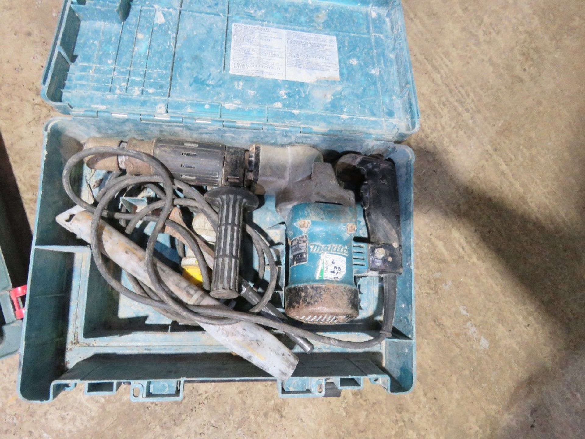 JIGSAW, 2 X DRILLS PLUS A BOX OF FITTINGS. SOURCED FROM COMPANY LIQUIDATION. - Image 4 of 4