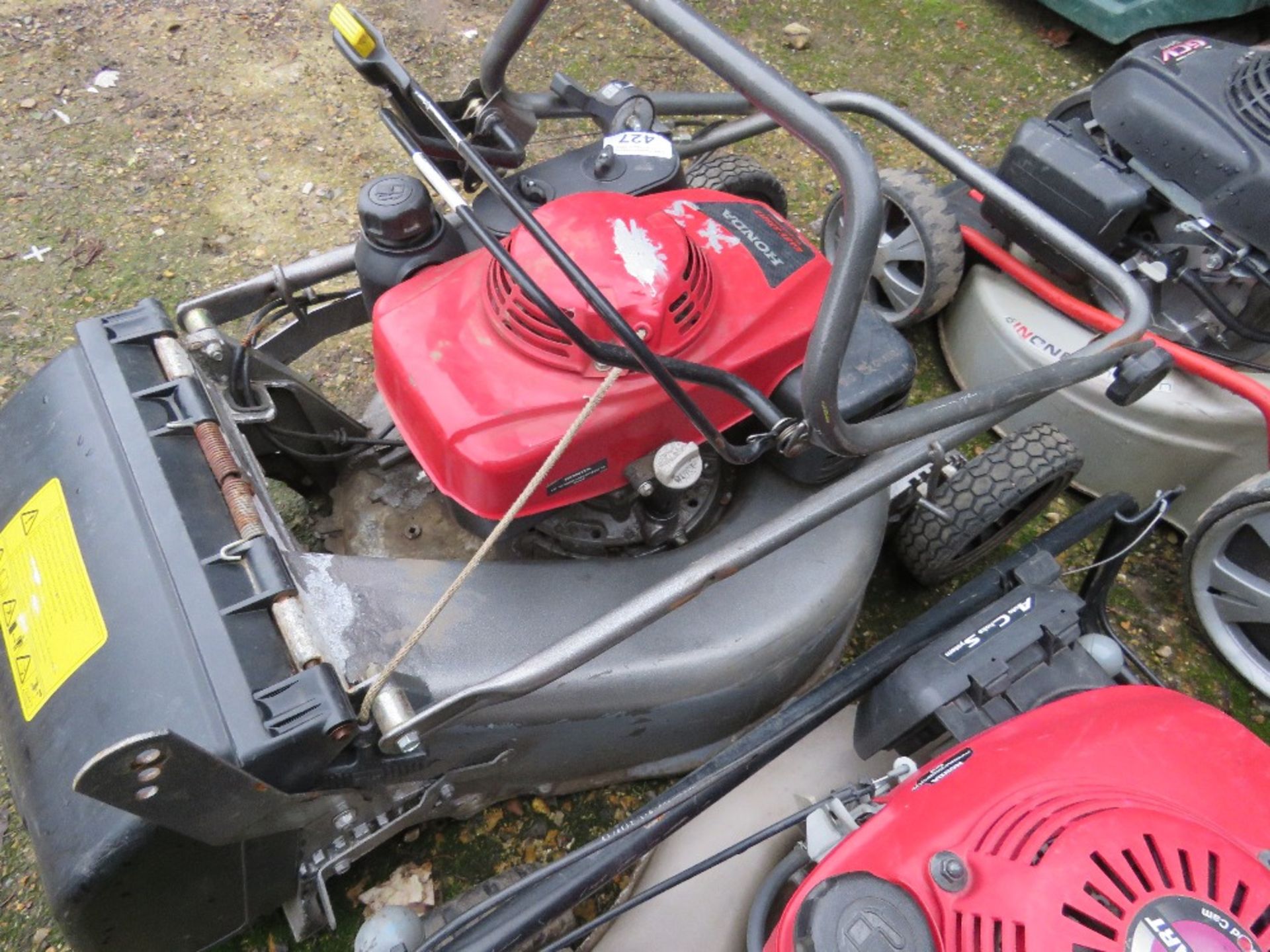 3 X LAWNMOWERS: 2 X HONDA AND A MOUNTFIELD. - Image 3 of 6
