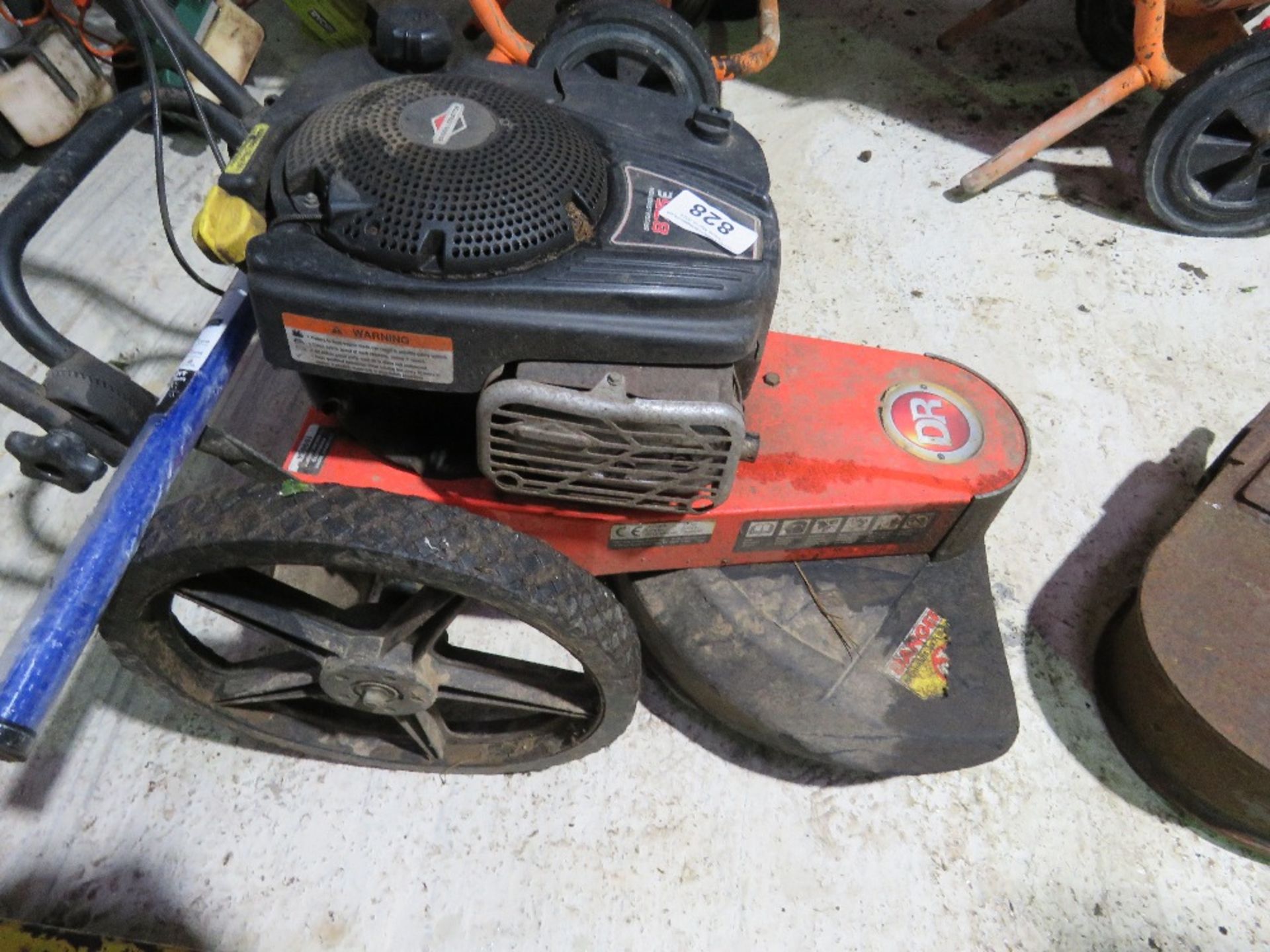 DR HEAVY DUTY PUSH ALONG STRIMMER WITH SPARE CORDS.....THIS LOT IS SOLD UNDER THE AUCTIONEERS MARGIN - Image 4 of 7