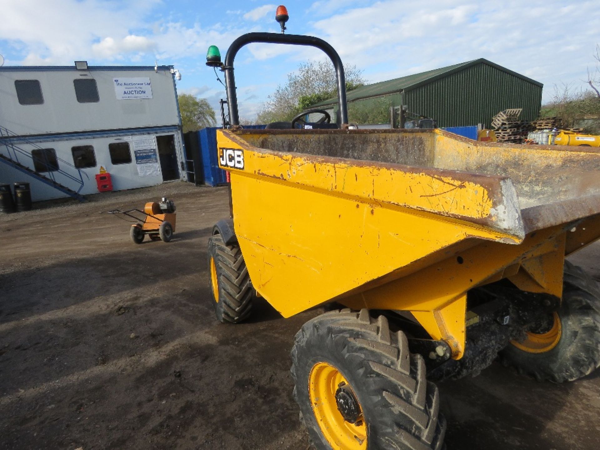 JCB 3 TONNE STRAIGHT TIP DUMPER YEAR 2017. 1321 REC HRS REG:RE17 LXK. WITH V5 AVAILABLE. PN:418. DI - Image 2 of 9
