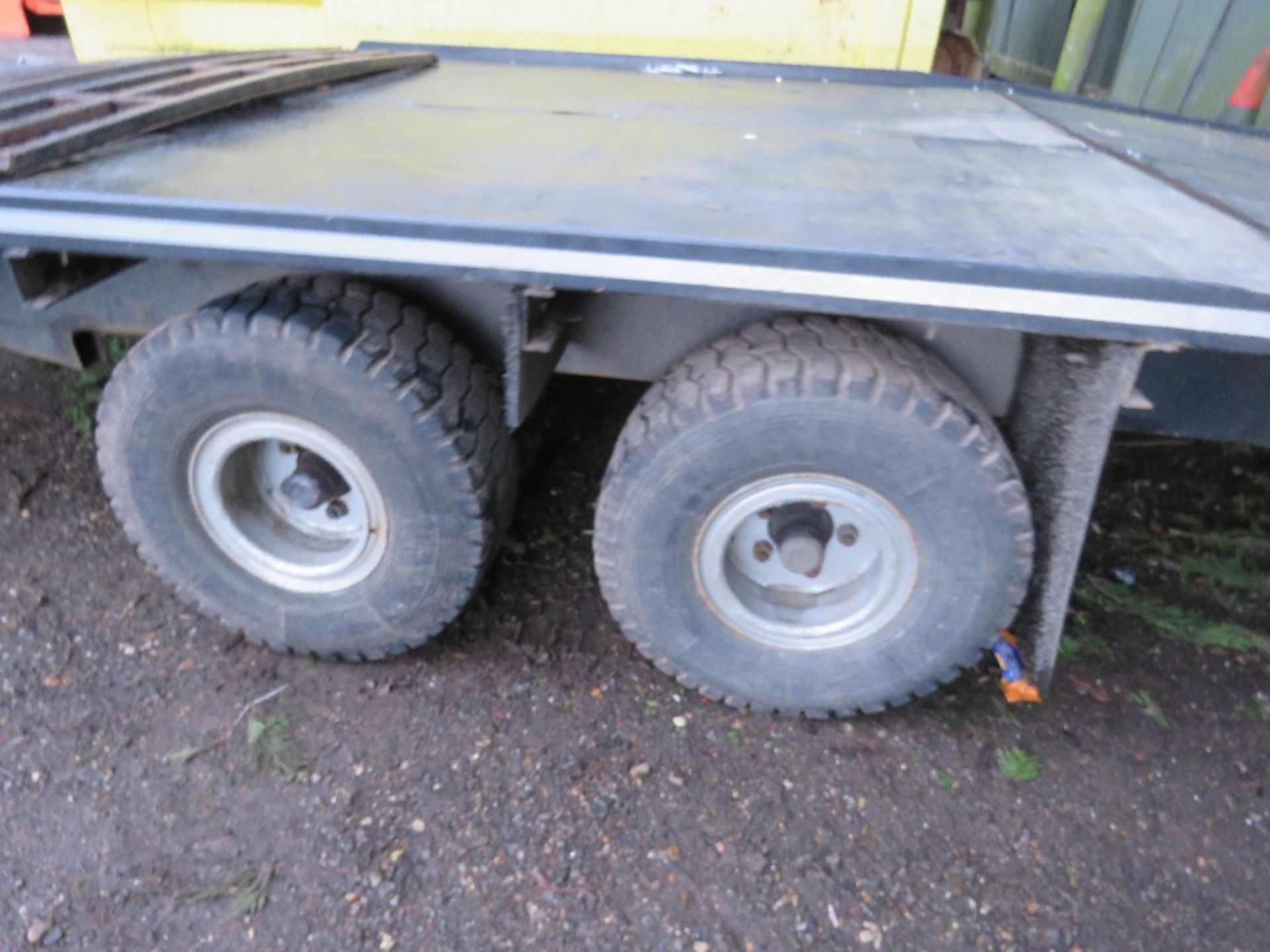 HEAVY DUTY TWIN AXLED BEAVERTAIL PLANT TRAILER WITH RAMPS AND WINCH (CONTROL IN OFFICE) 16FT X 7FT B - Image 7 of 7