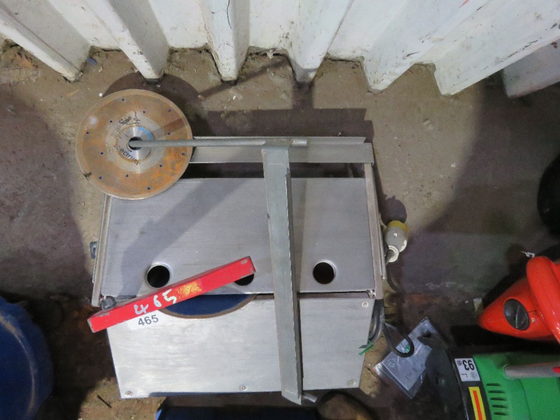 TILE CUTTING SAWBENCH WITH 4NO BLADES. - Image 2 of 3