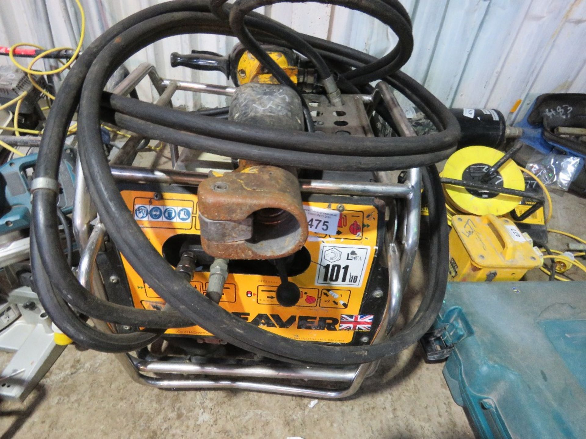 JCB HYDRAULIC BREAKER PACK WITH ANTI VIBRATION GUN AND HOSE.