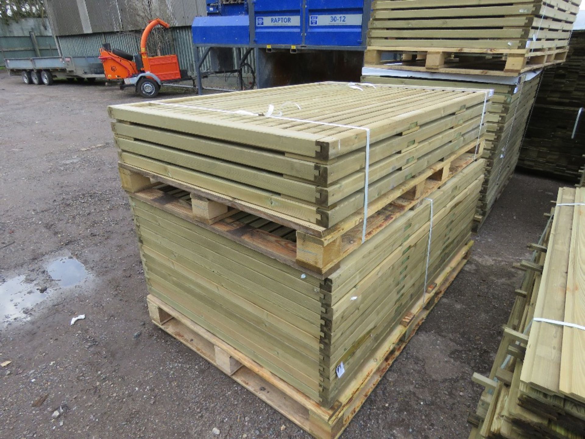 2 X PACKS OF VENETIAN SLAT FENCE PANELS 1.83M X 1.22M APPROX. 15NO PANELS IN TOTAL. - Image 2 of 4