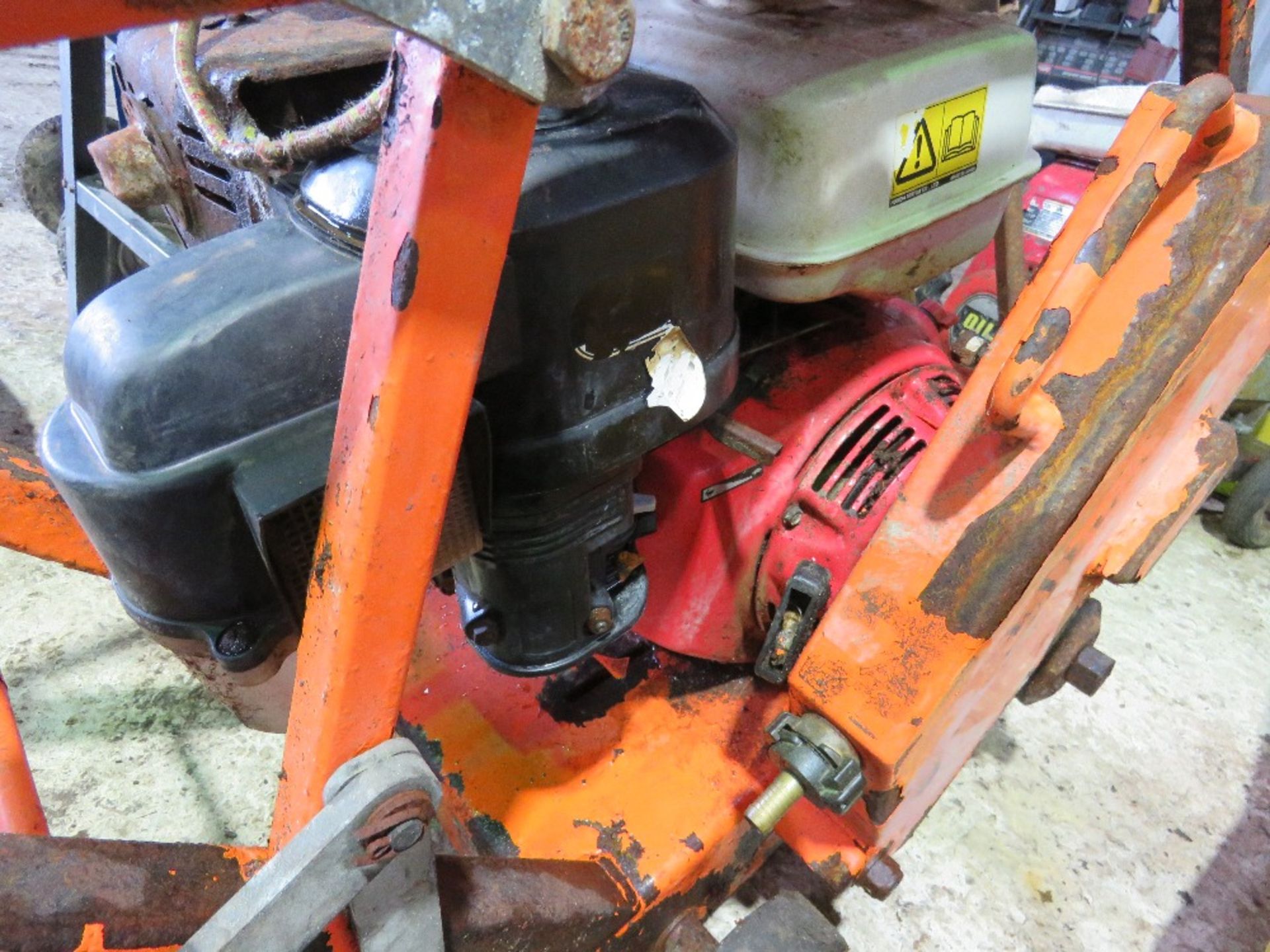 REDBAND FLOOR SAW WITH BLADE AND WATER TANK....SOURCED FROM DEPOT CLOSURE. - Image 5 of 6