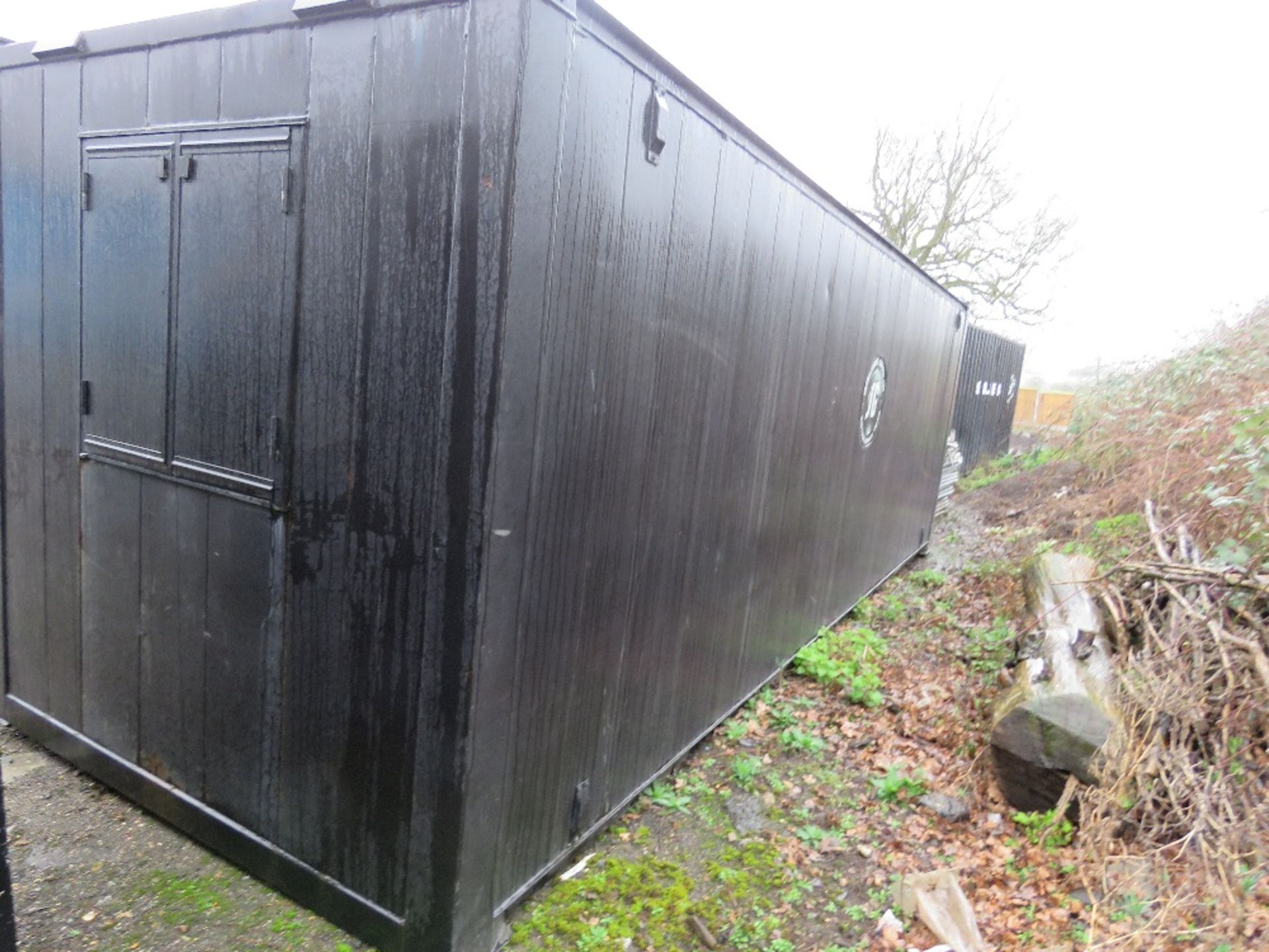 SECURE PORTABLE SITE OFFICE CONTAINER 24FT X 8FT APPROX. . SOURCED FROM COMPANY LIQUIDATION. - Image 3 of 8