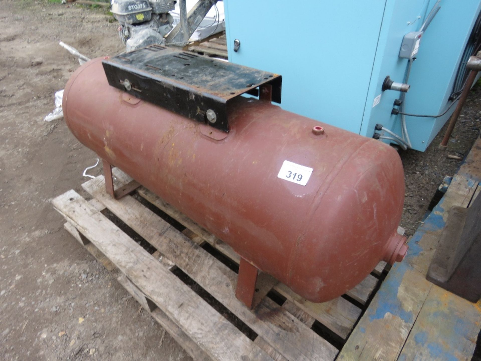 AIR RECEIVER TANK.