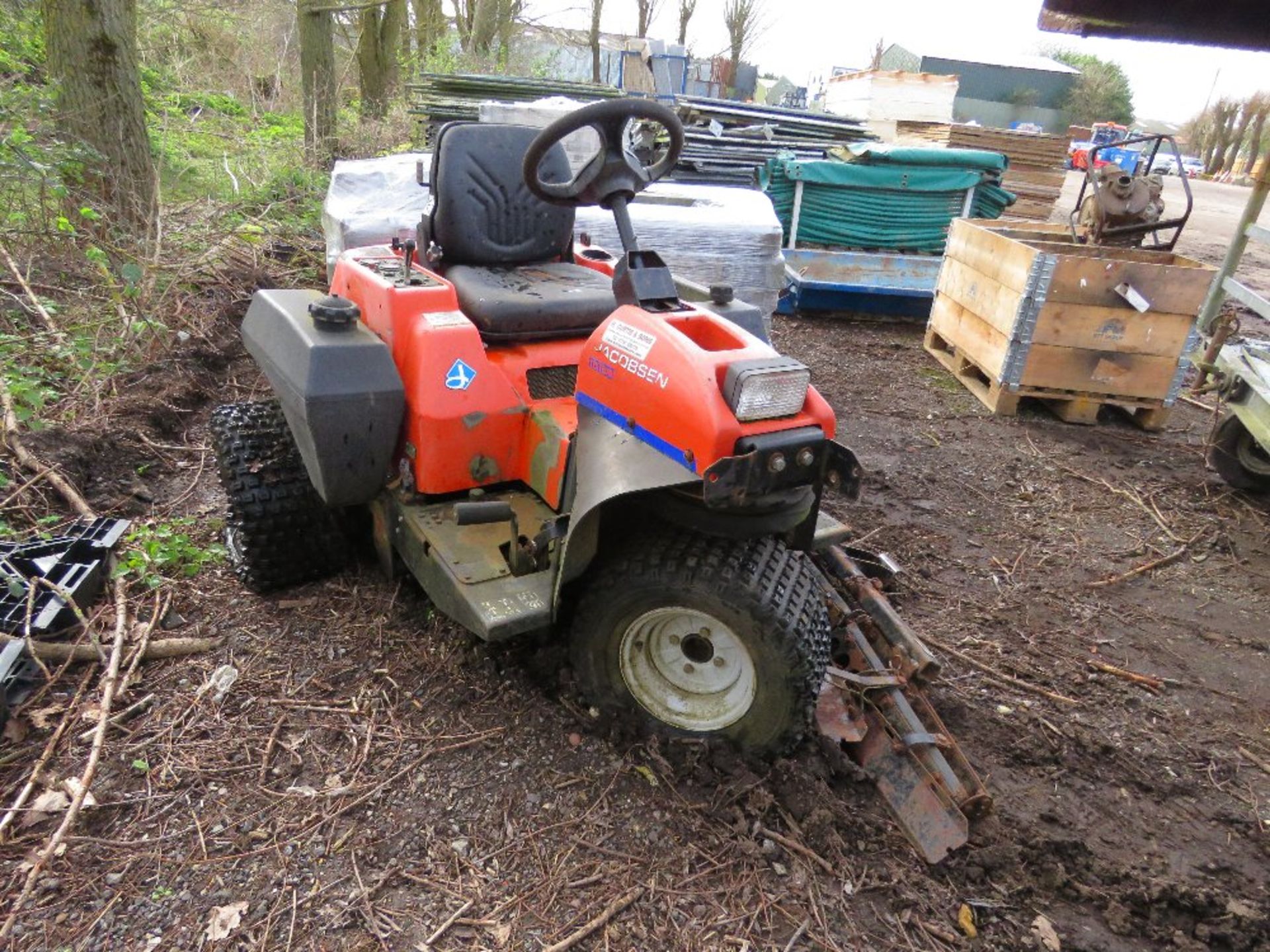 JACOBSEN THREE WHEEL RIDE ON BUNKER RAKE, KUBOTA 3 CYLINDER ENGINE.....THIS LOT IS SOLD UNDER THE AU - Image 3 of 5