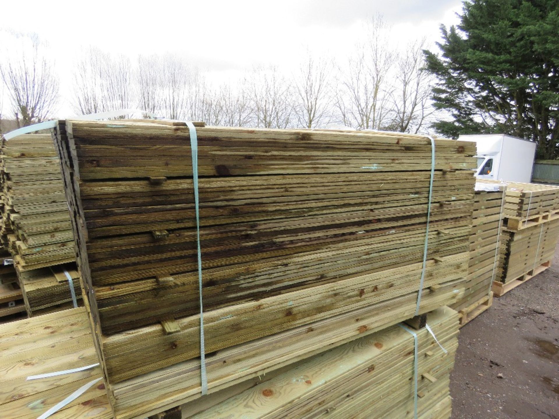 LARGE PACK OF TREATED FEATHER EDGE FENCE CLADDING TIMBER BOARDS. 1.50M LENGTH X 100MM WIDTH APPROX. - Image 4 of 4