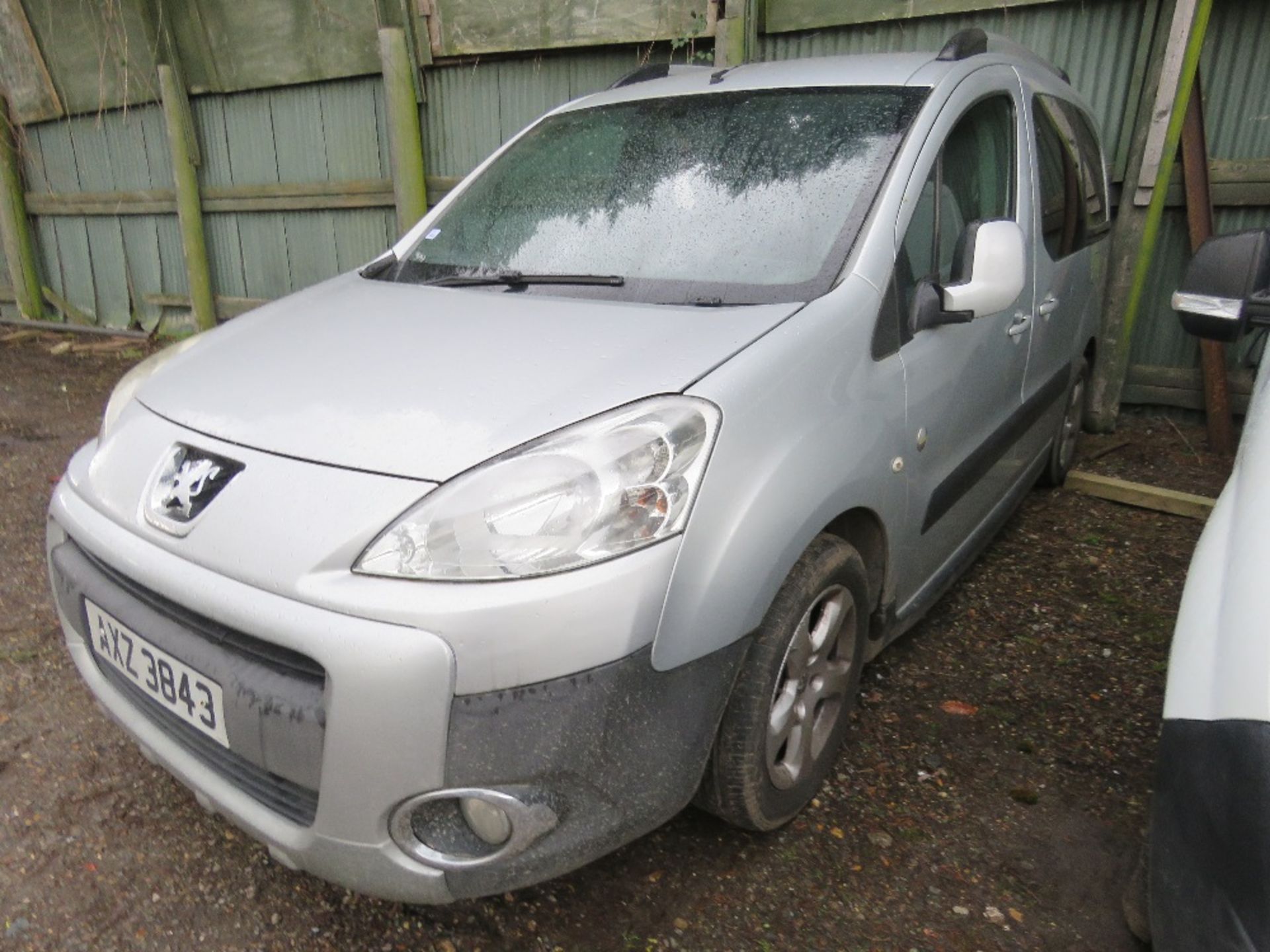 PEUGEOT PARTNER CAR REG:AXZ 3843. WITH V5 FIRST REGISTERED 23/10/2010. MOT EXPIRED. MANUAL GEARBOX. - Image 3 of 8