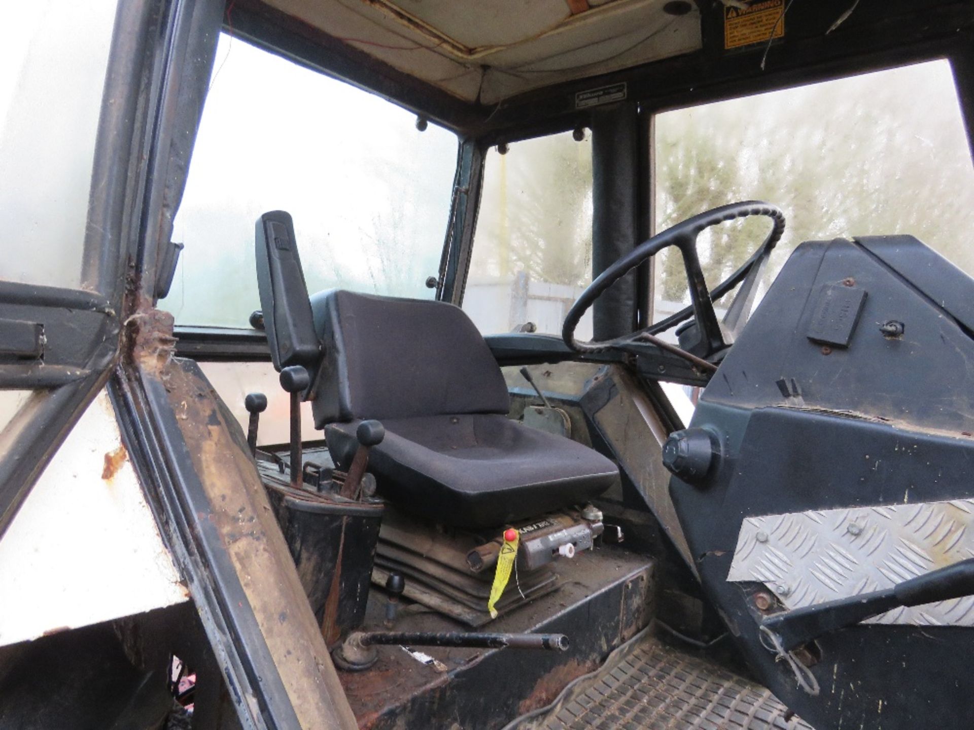 DAVID BROWN 2 WHEEL DRIVE TRACTOR. SOURCED FROM DEPOT CLOSURE. WHEN TESTED WAS SEEN TO RUN AND DRIVE - Image 8 of 11