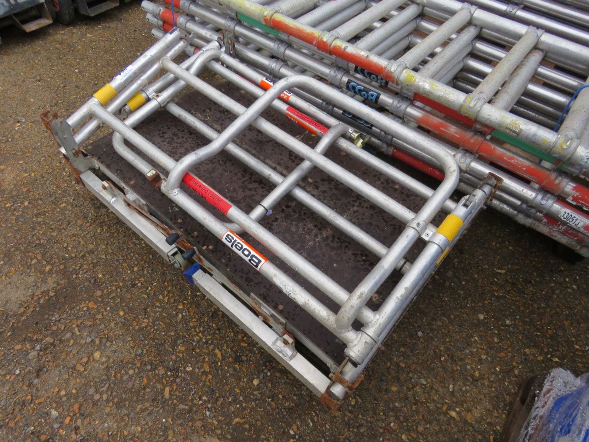 ALUMINIUM STEP UP WORK PLATFORM. THIS LOT IS SOLD UNDER THE AUCTIONEERS MARGIN SCHEME, THEREFORE - Image 3 of 3