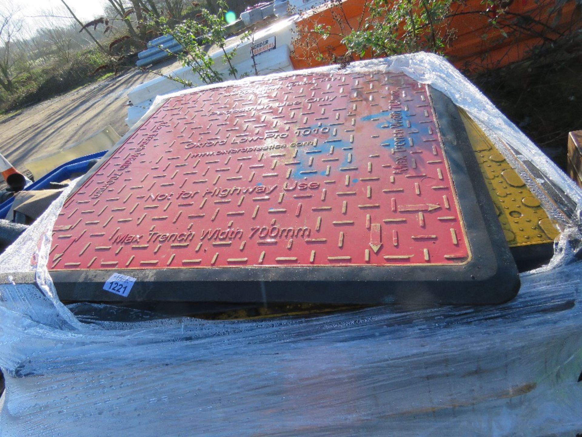 LARGE QUANTITY OF GRP CROSSING PLATES / KERB RAMPS.. SOURCED FROM COMPANY LIQUIDATION. - Image 3 of 5