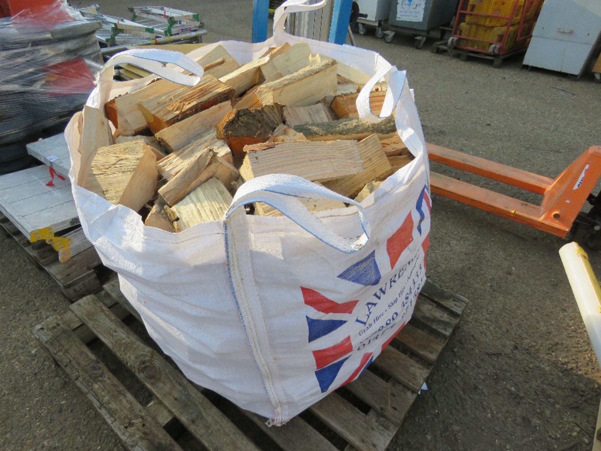LARGE BULK BAG CONTAINING HARDWOOD LOGS. ....THIS LOT IS SOLD UNDER THE AUCTIONEERS MARGIN SCHEME, T - Image 2 of 3