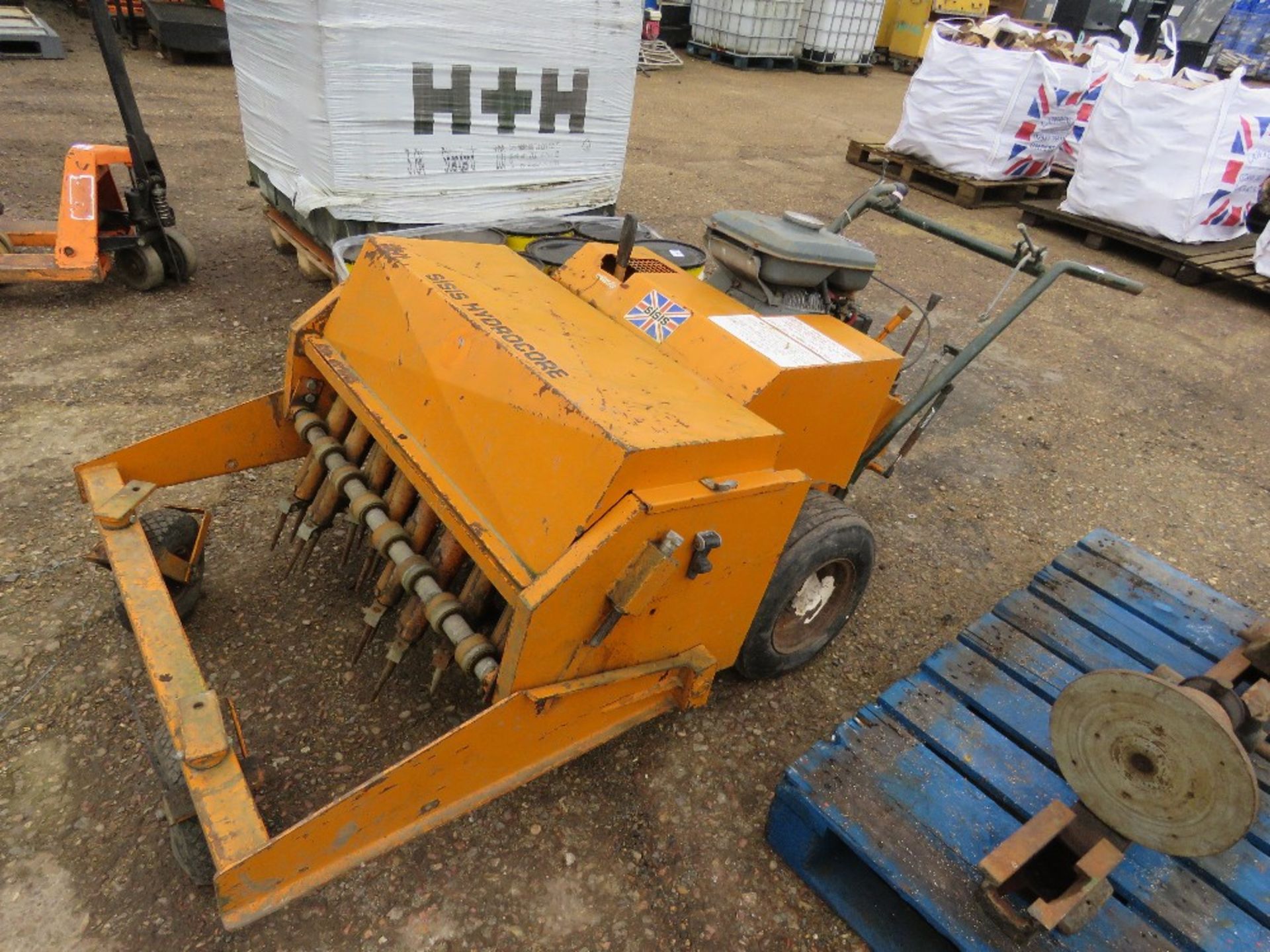 SISI HYDROCORE AERATOR UNIT WITH PETROL ENGINE. WHEN TESTED WAS SEEN TO DRIVE AND SPIKES MOVED..SEE - Image 2 of 8