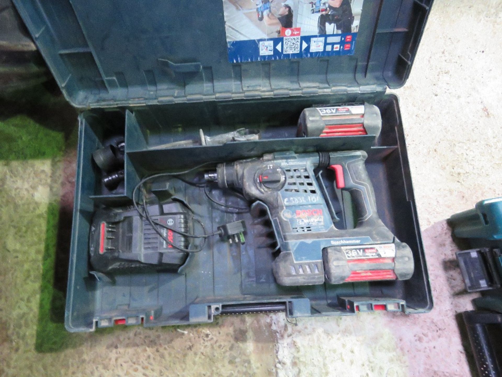 BOSCH 36VOLT BATTERY DRILL SET, REQUIRES A CHUCK. - Image 3 of 4