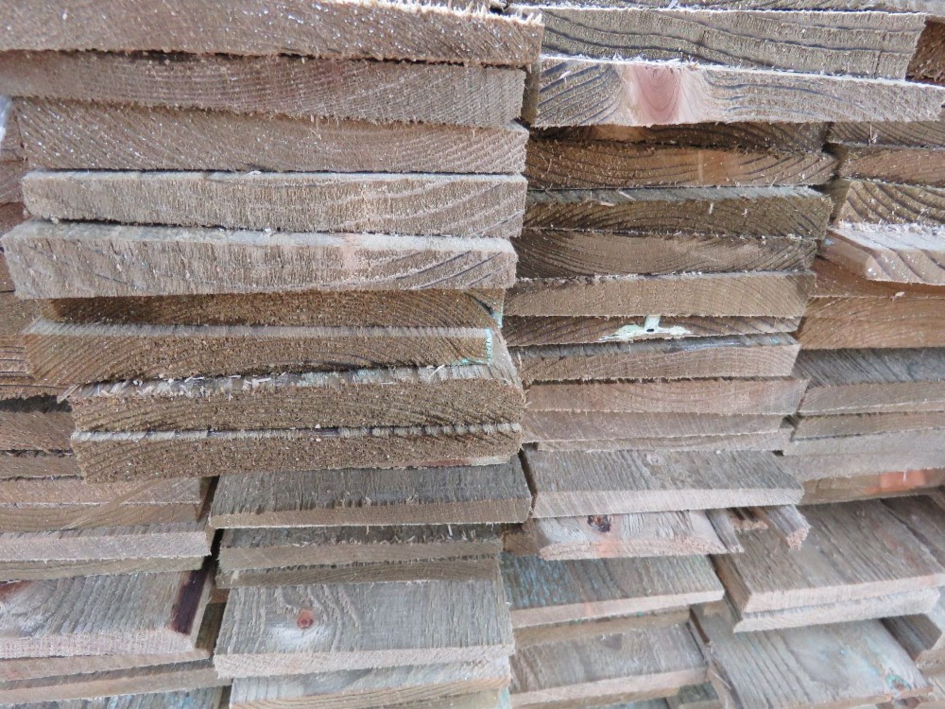 LARGE PACK OF TREATED FEATHER EDGE TIMBER CLADDING BOARDS 1.8M LENGTH X 100MM WIDTH APPROX. - Image 3 of 3