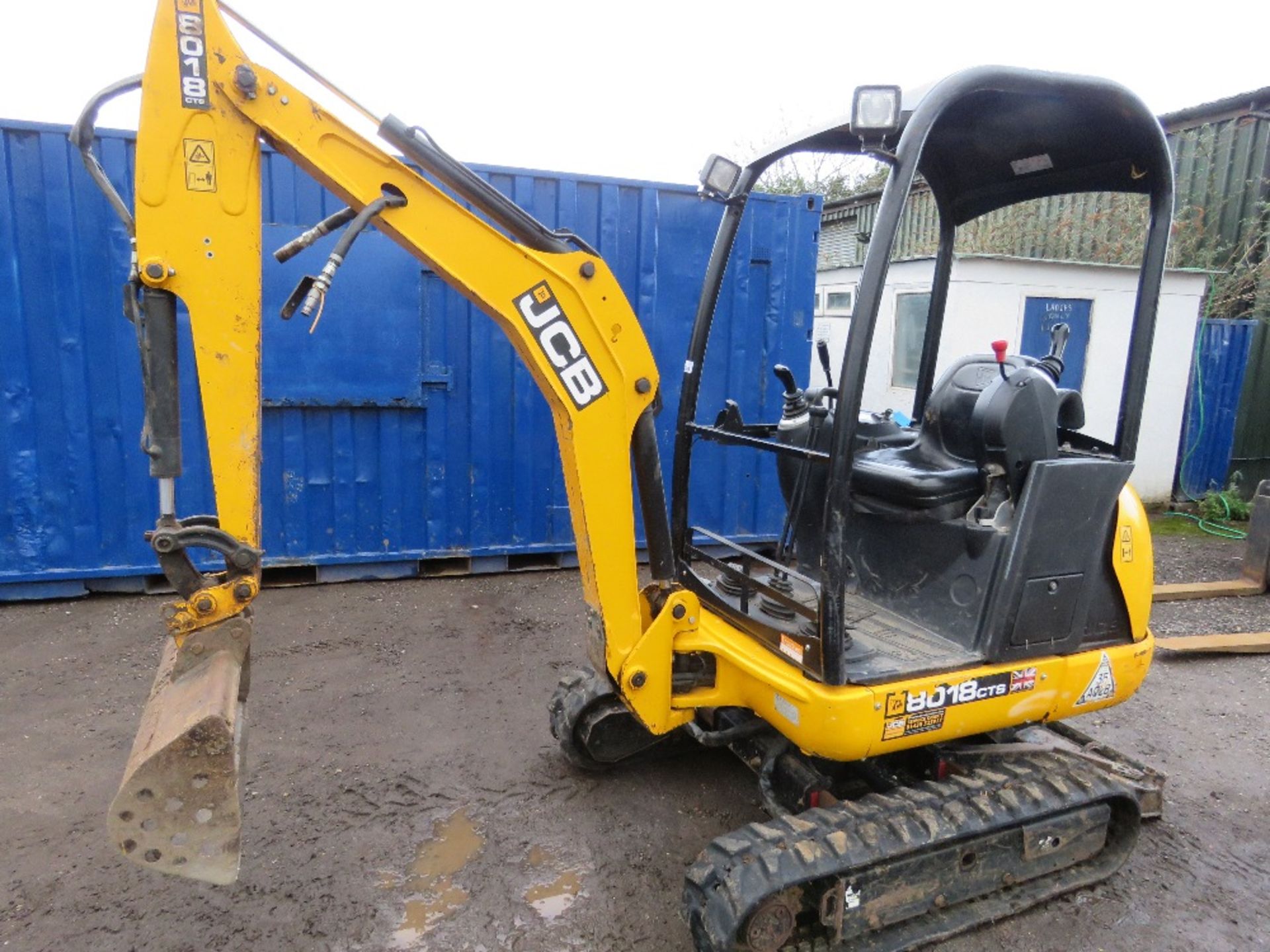 JCB 8018CTS RUBBER TRACKED MINI EXCAVATOR YEAR 2017, 1017 REC HOURS. WITH ONE BUCKET AND A POST HOLE