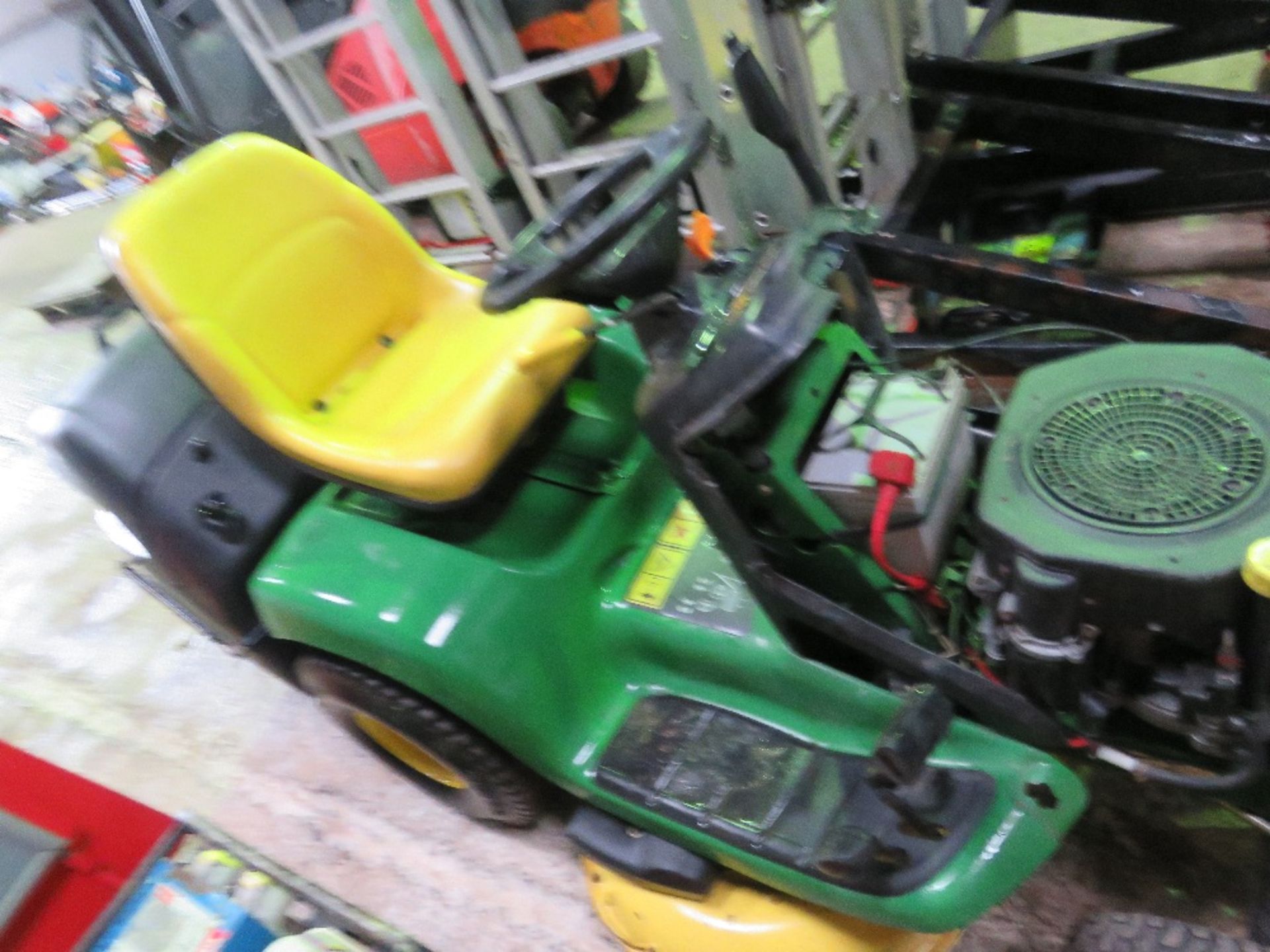 JOHN DEERE LTR155 RIDE ON LAWNMOWER. WHEN TESTED WAS SEEN TO RUN, DRIVE AND MOWER ENGAGED. ....THIS - Image 4 of 6