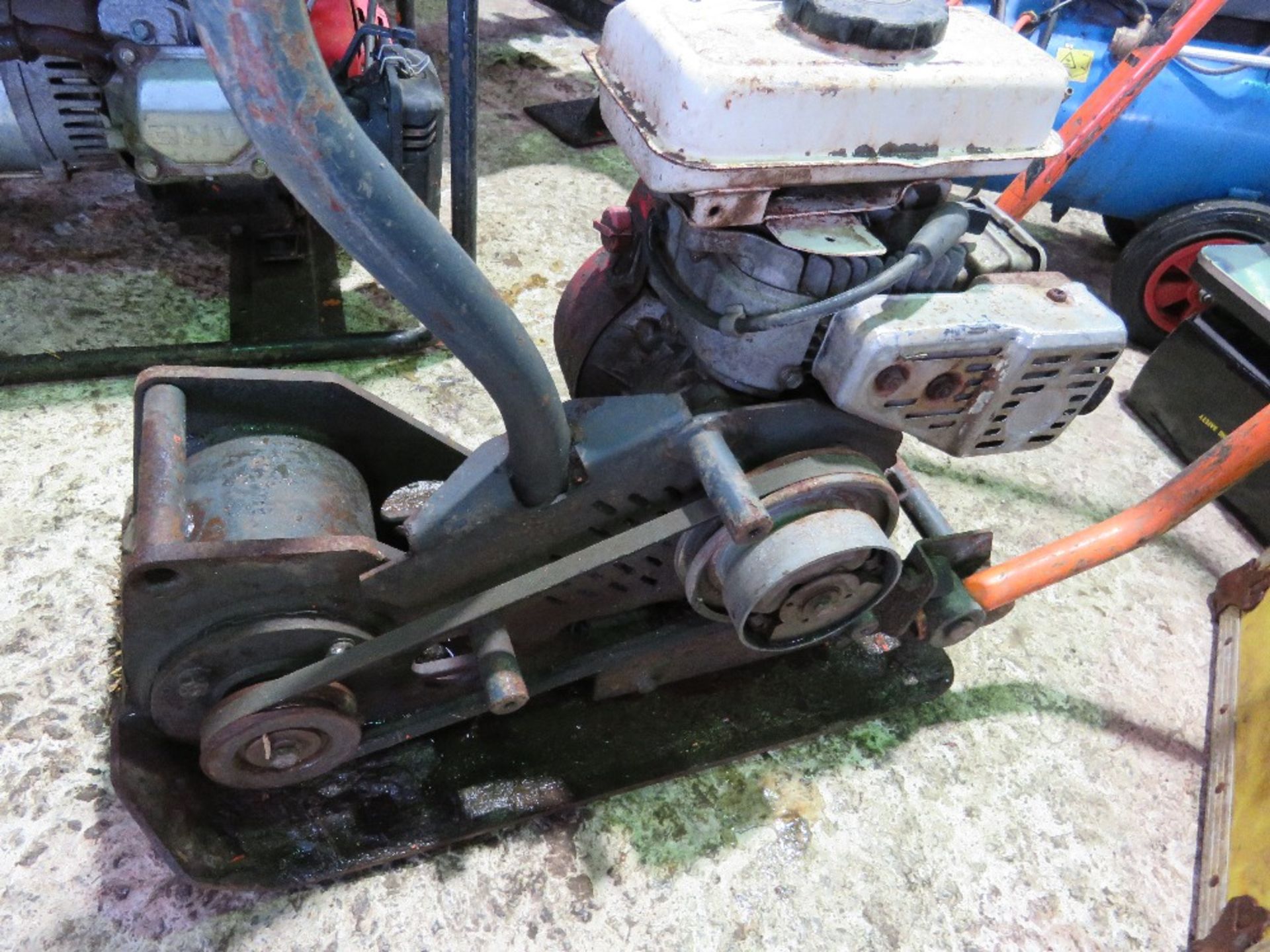 PETROL ENGINED COMPACTION PLATE, INCOMPLETE.....SOURCED FROM DEPOT CLOSURE. - Image 3 of 4
