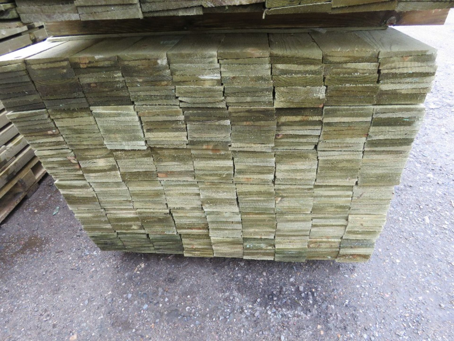 LARGE PACK OF TREATED FEATHER EDGE FENCE CLADDING TIMBER BOARDS. 1.50M LENGTH X 100MM WIDTH APPROX. - Image 3 of 4