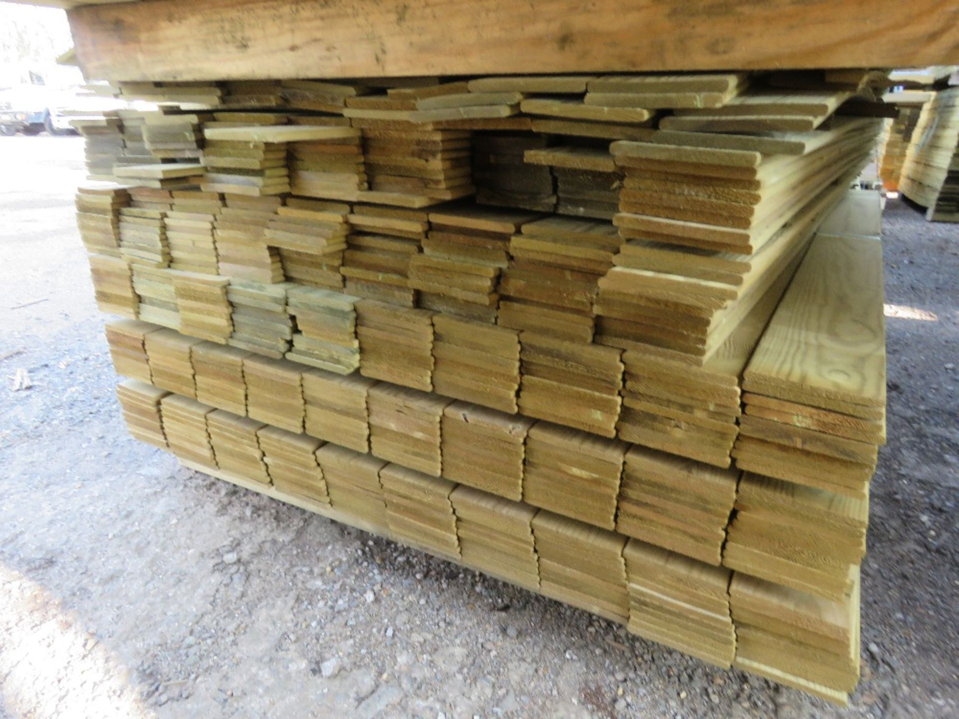 2X LARGE PACKS OF TREATED SHIPLAP AND HIT AND MISS TIMBER CLADDING BOARDS 1.57M-1.73M LENGTH X 100MM - Image 5 of 6