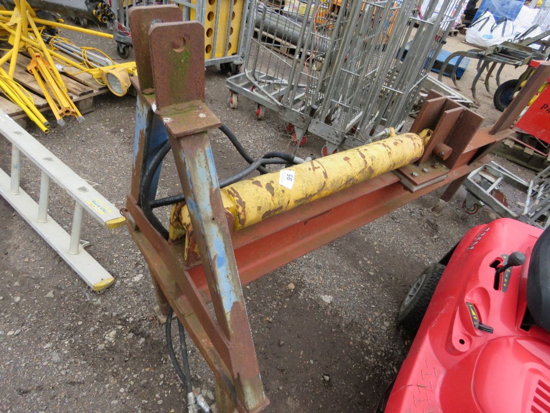 TRACTOR MOUNTED HEAVY DUTY HYDRAULIC LOGSPLITTER, 2FT RAM TRAVEL APPROX. ....THIS LOT IS SOLD UNDER