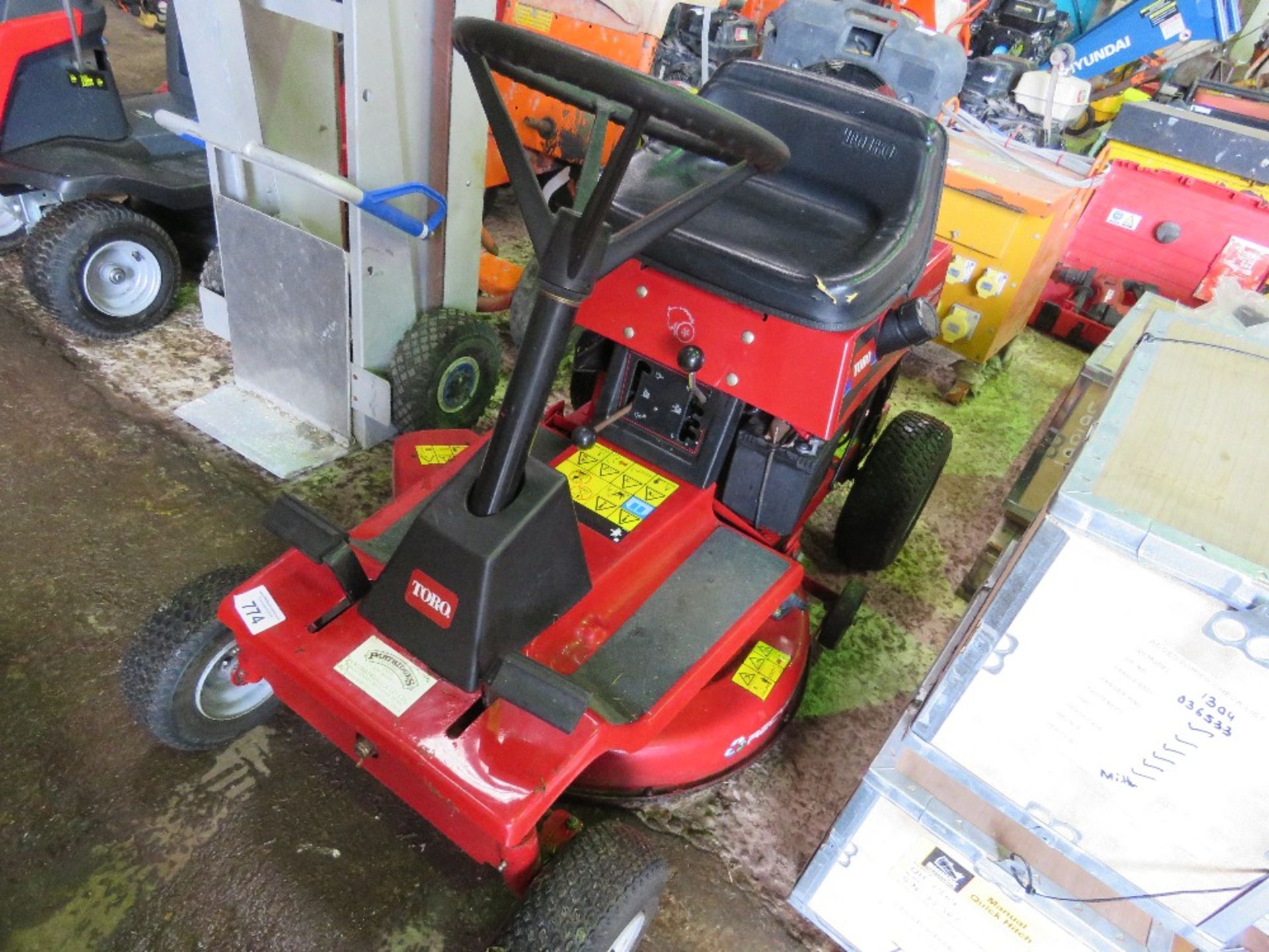 WHEELHORSE 8-25 RIDE ON MOWER. BATTERY LOW, UNTESTED.....THIS LOT IS SOLD UNDER THE AUCTIONEERS MARG - Image 2 of 7