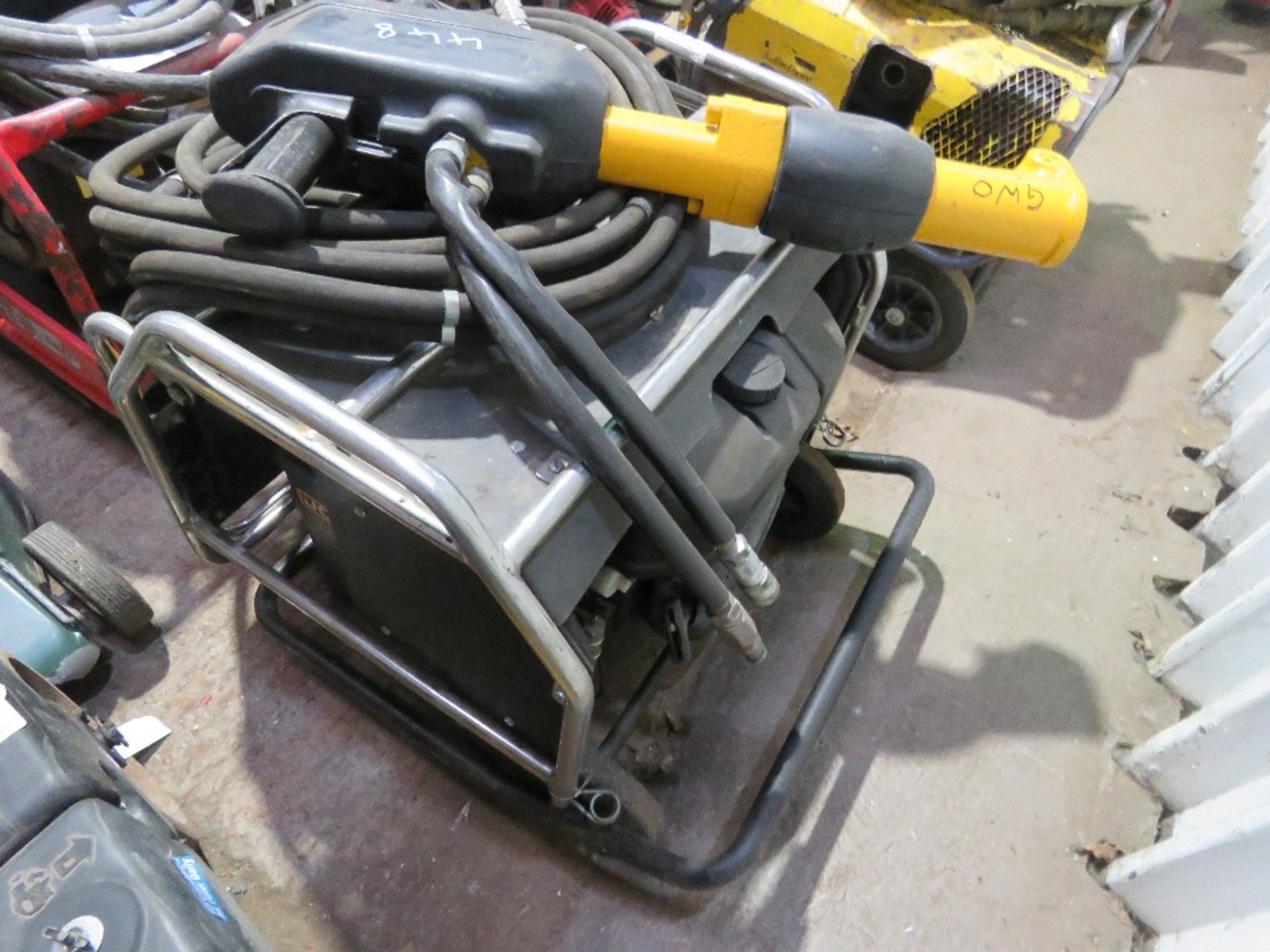 JCB BEAVER HEAVY DUTY DIESEL ENGINED HYDRAULIC BREAKER PACK WITH HOSE AND GUN. WHNE TESTED WAS SEEN - Image 4 of 6