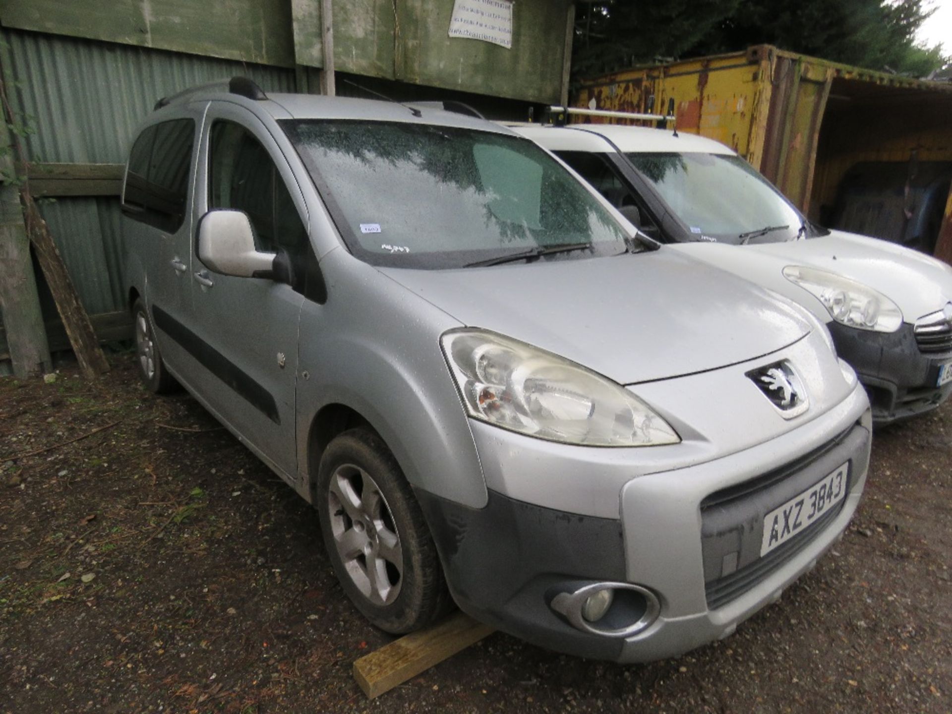 PEUGEOT PARTNER CAR REG:AXZ 3843. WITH V5 FIRST REGISTERED 23/10/2010. MOT EXPIRED. MANUAL GEARBOX.