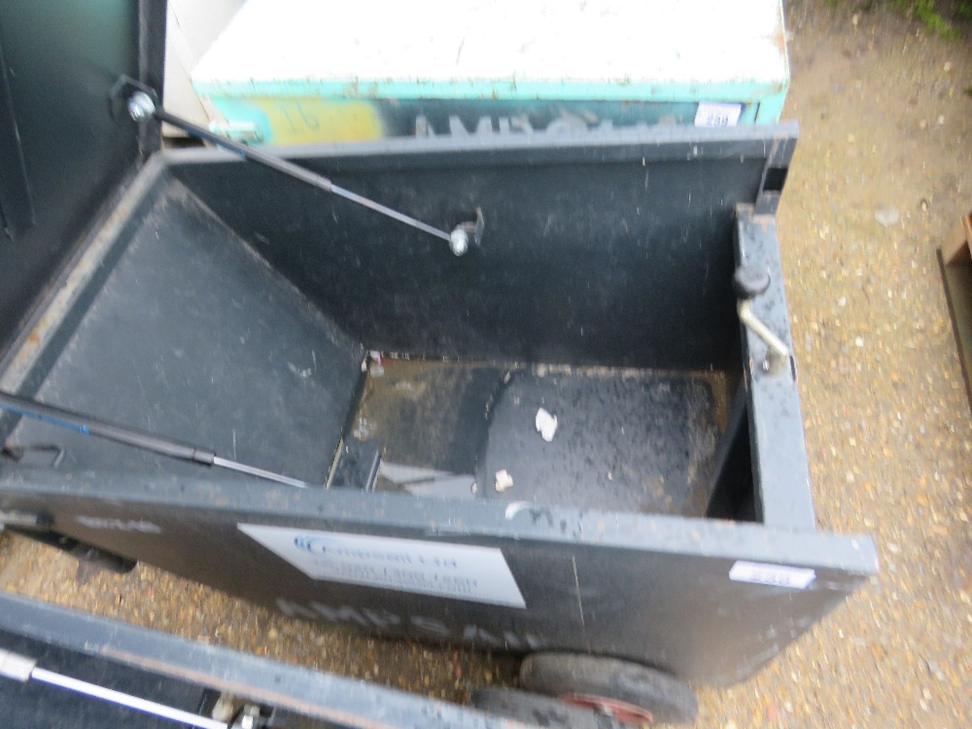 ARMORGARD HEAVY DUTY TOOL BOX BARROW UNLOCKED WITH KEYS AS SHOWN. SOURCED FROM COMPANY LIQUIDATION.