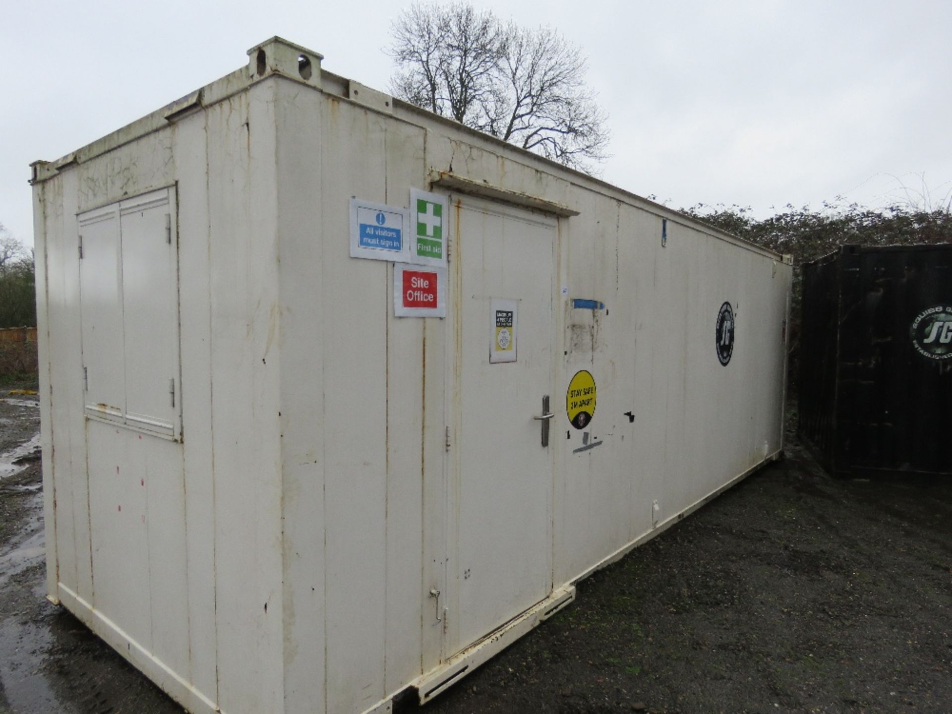 SECURE SITE OFFICE 24FT X 8FT APPROX INCLUDING SOME FURNITURE AS SHOWN. . SOURCED FROM COMPANY LIQUI