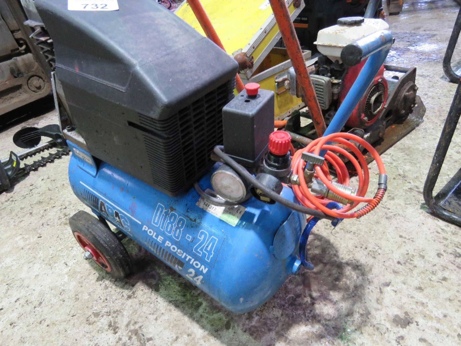 MINI COMPRESSOR, 240VOLT.....SOURCED FROM DEPOT CLOSURE. - Image 3 of 3