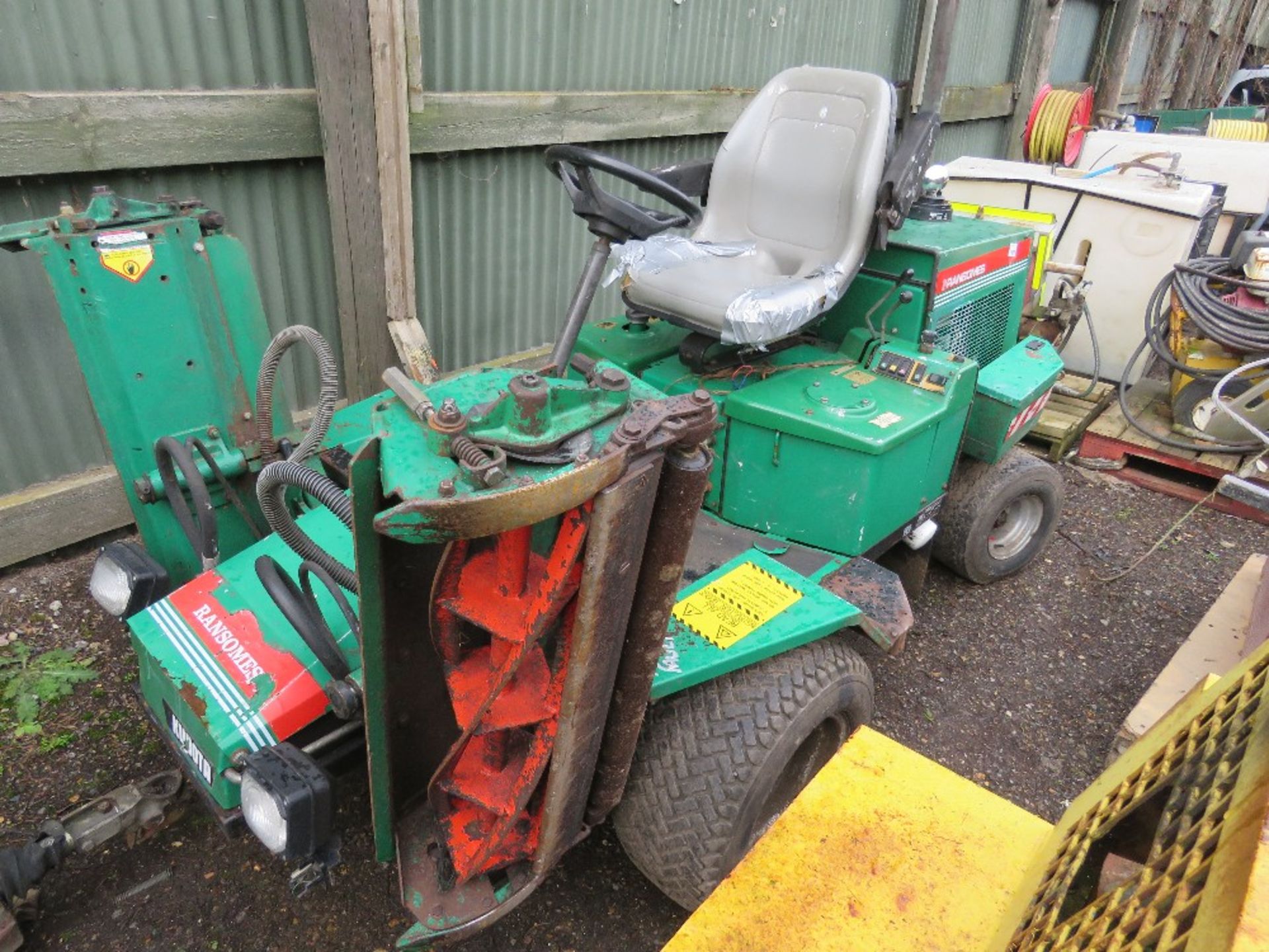 RANSOMES 213 TRIPLE RIDE ON CYLINDER MOWER WITH KUBOTA ENGINE. WHEN TESTED WAS SEEN TO RUN, DRIVE, M