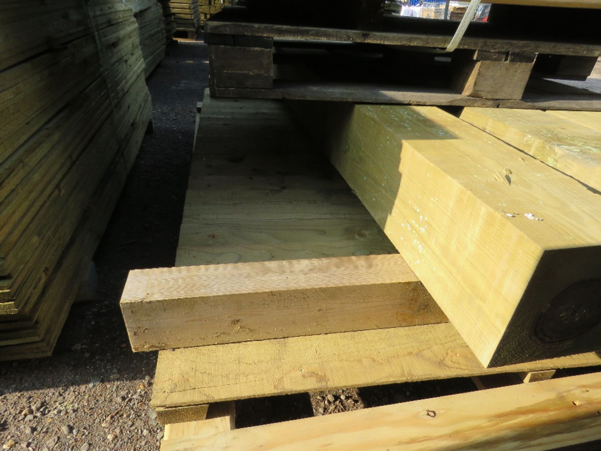 4NO HEAVY DUTY GATE POSTS 7" SQUARE X 2.1M LENGTH APPROX PLUS A FENCE PANEL. - Image 3 of 4